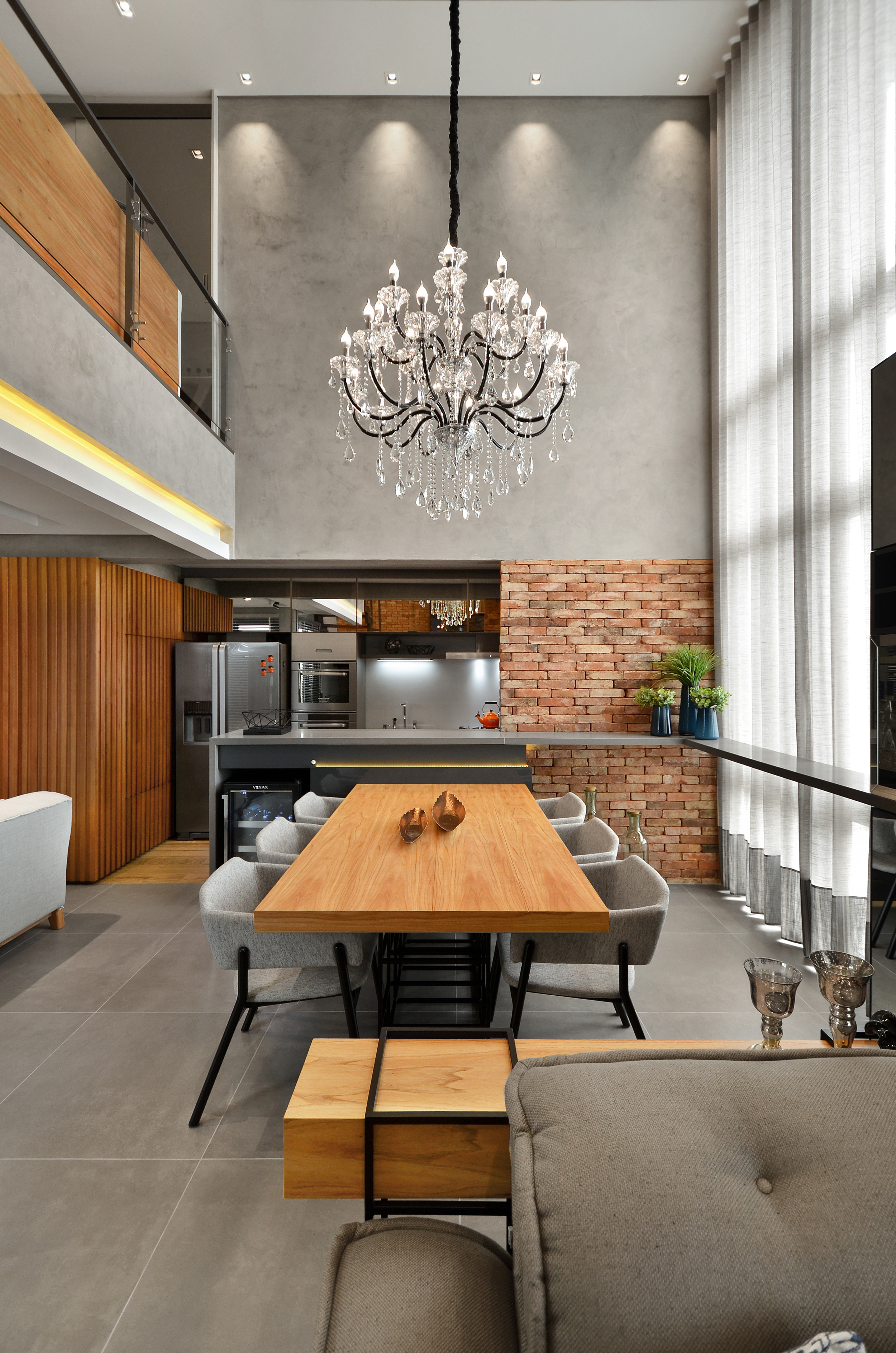 LOFT T - JANTAR PÉ DIREITO DUPLO