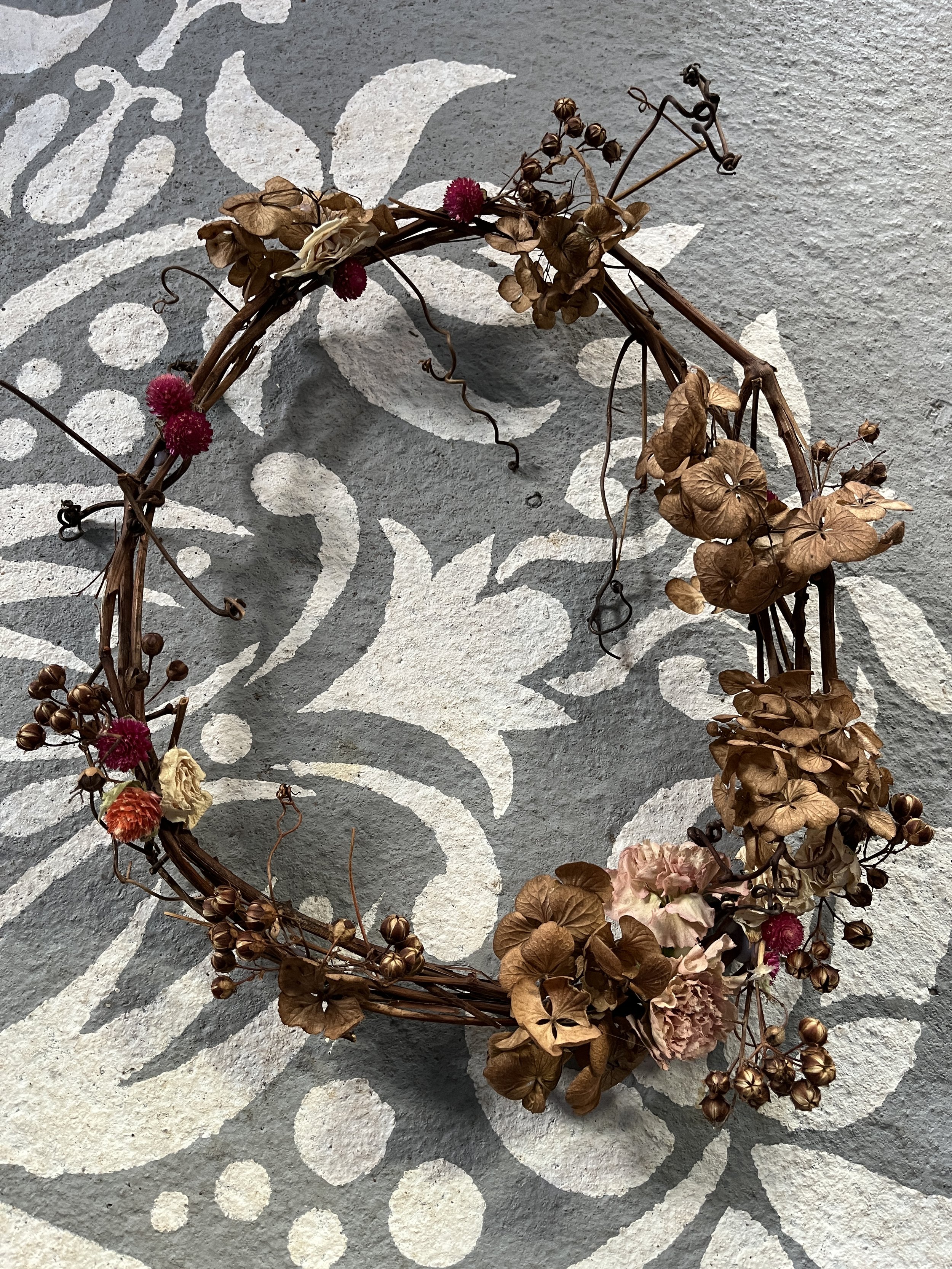 Hydrangea:Gomphrena dried wreath4.JPG