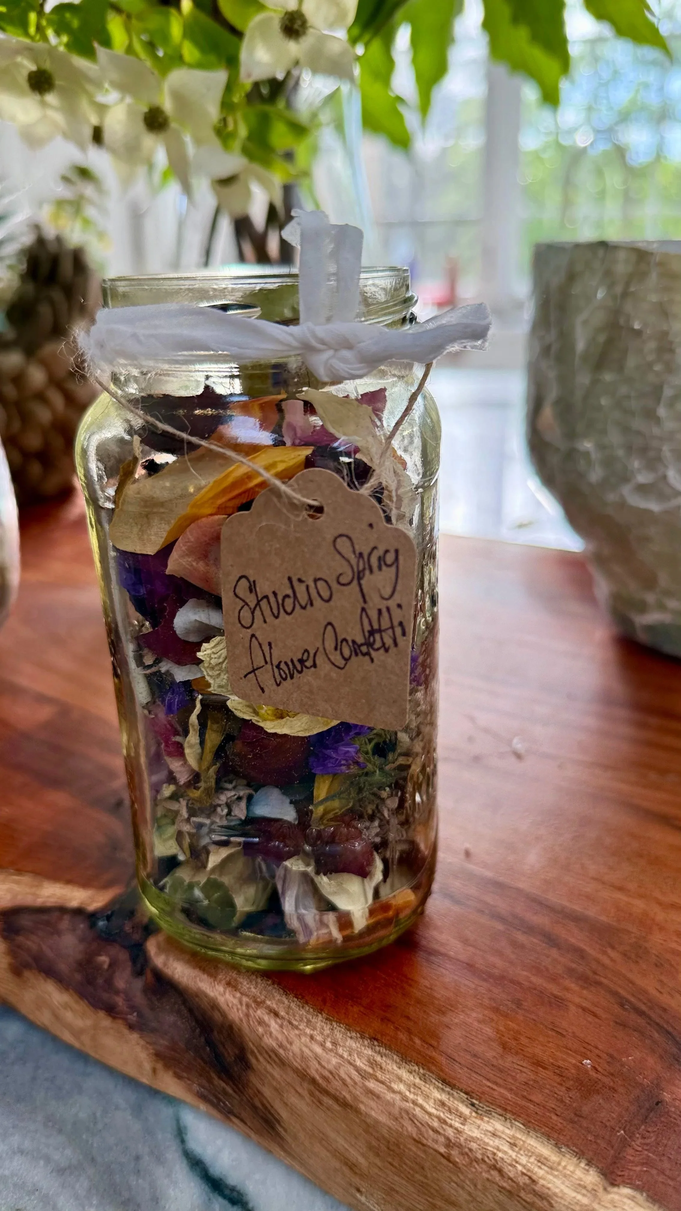 How to make your own flower confetti