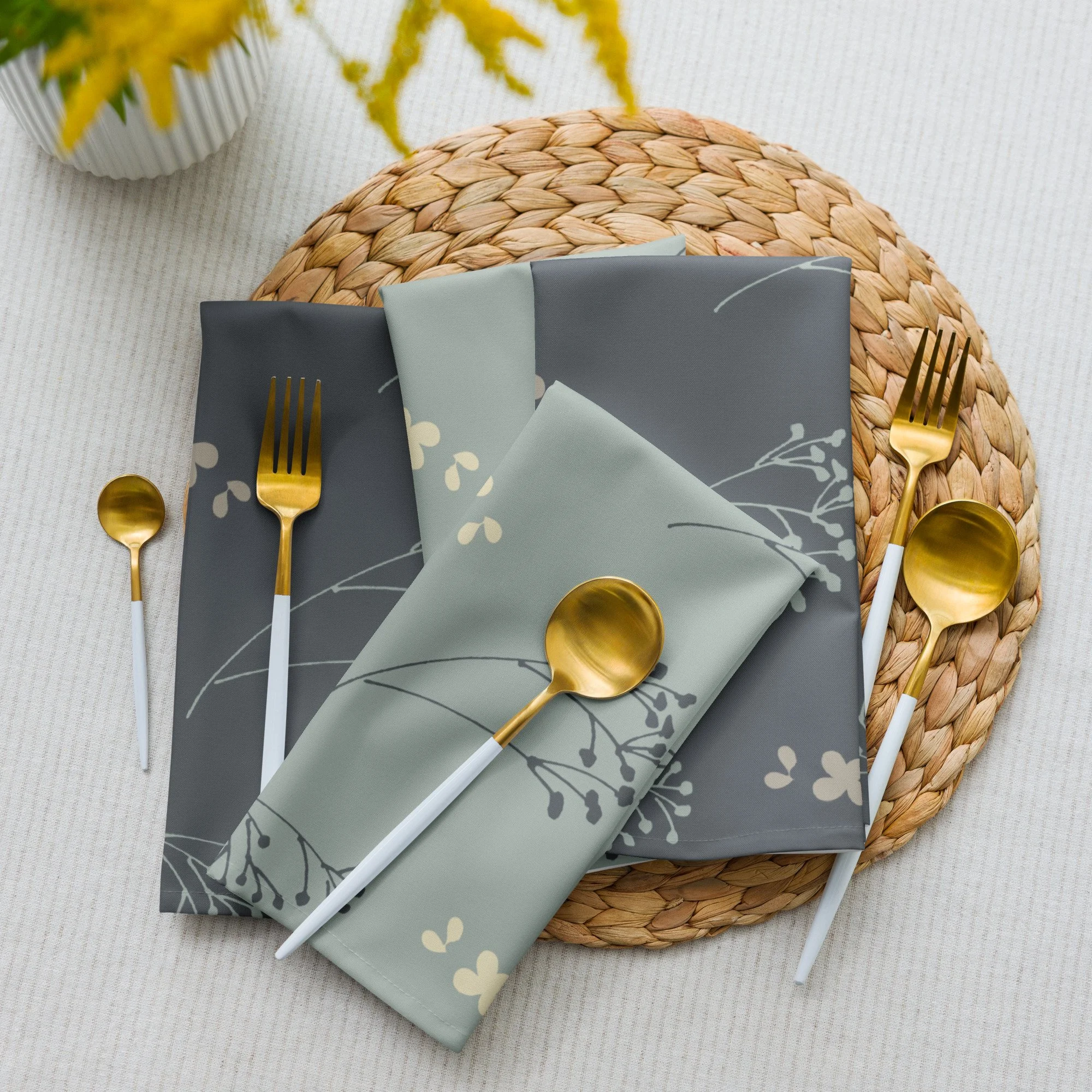 cloth-napkin-set-(4)-white-front-68d2da3609065.jpg