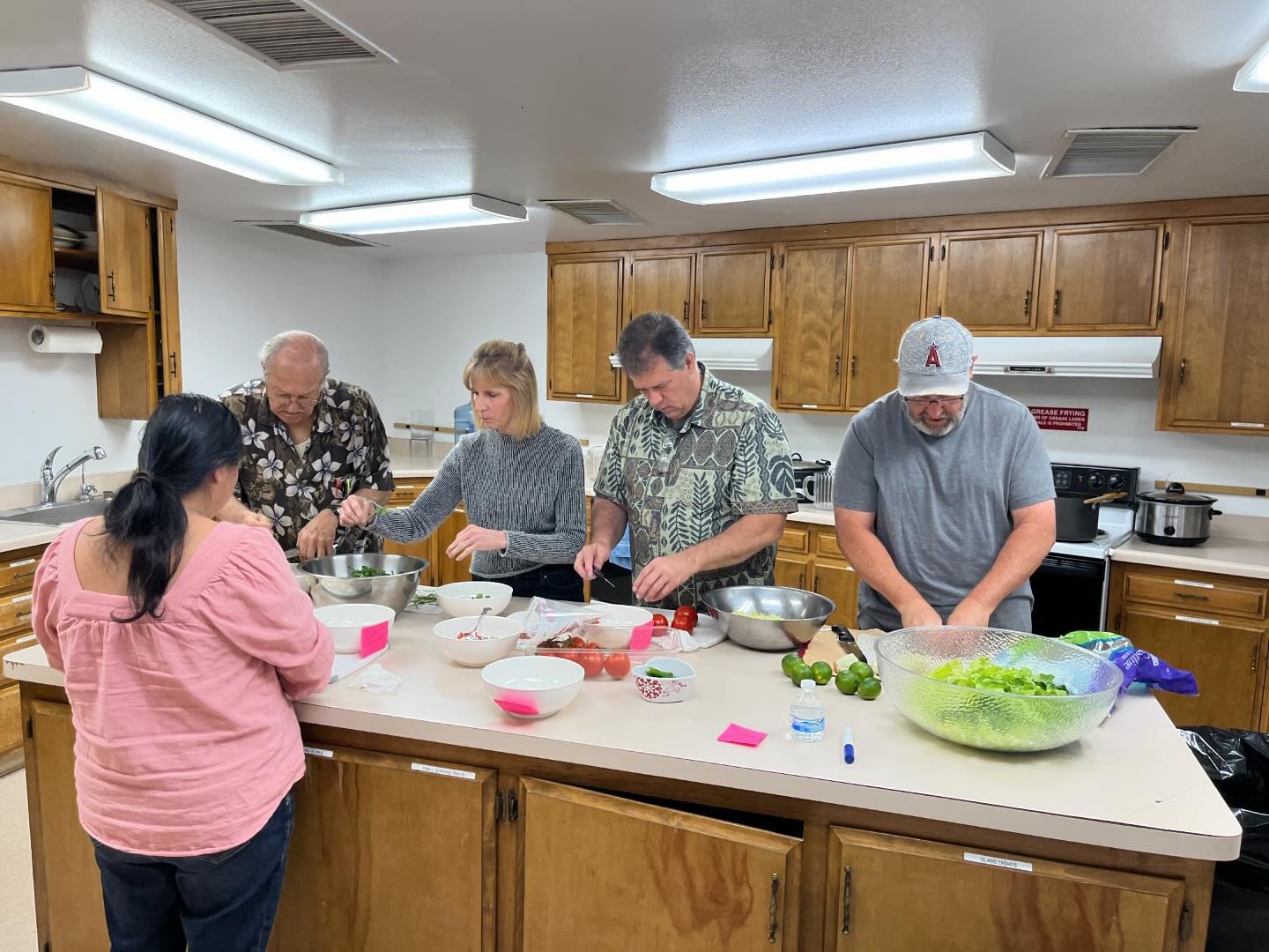 𝐂𝐨𝐦𝐛𝐢𝐧𝐞𝐝 𝐒𝐞𝐫𝐯𝐢𝐜𝐞 𝐚𝐭 𝟏𝟎𝐚𝐦

We are so thankful for all the volunteers that came in this morning to prepare for our lunch this afternoon! Our combined service will be at 10am and lunch (tacos) will follow the service! We hope to see