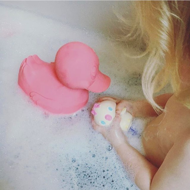 XL duck &amp; Lolita the Bird for today's bath time please! 🐤🐥💦🛁 both made from 100% natural rubber from trees, ecofriendly, biodegradable &amp; hand painted with alimentary colors! ♻️ Could this plan sound any better? 😏 #bubblesbubbles #bathfun
