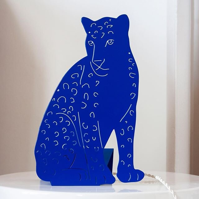 ⁠⠀
Art meets Design with our brand new Leopard Lamp in a striking Yves Klein blue. ⁠Available for pre-orders.
⁠.
- Designed to free-stand on a night table or suspend from a wall ⁠⠀
- Powder coated fully recyclable iron with mate finish⁠⠀
- Bespoke ch