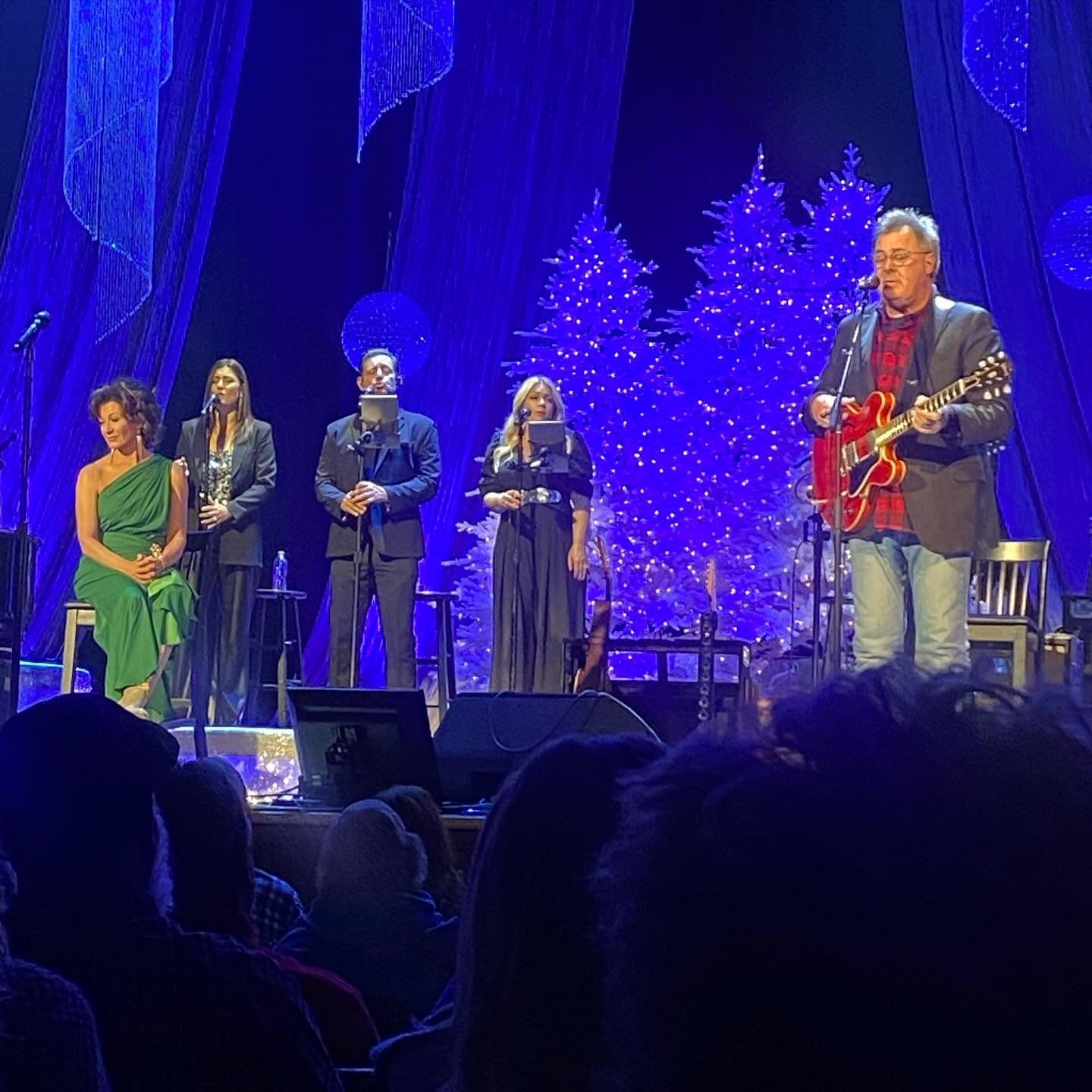 Got to see these legends tonight. Christmas is such a special time of year! @amygrantofficial &amp; @vincegillofficial Thank you @its.eva.d for blessing us tonight, we love you so much!