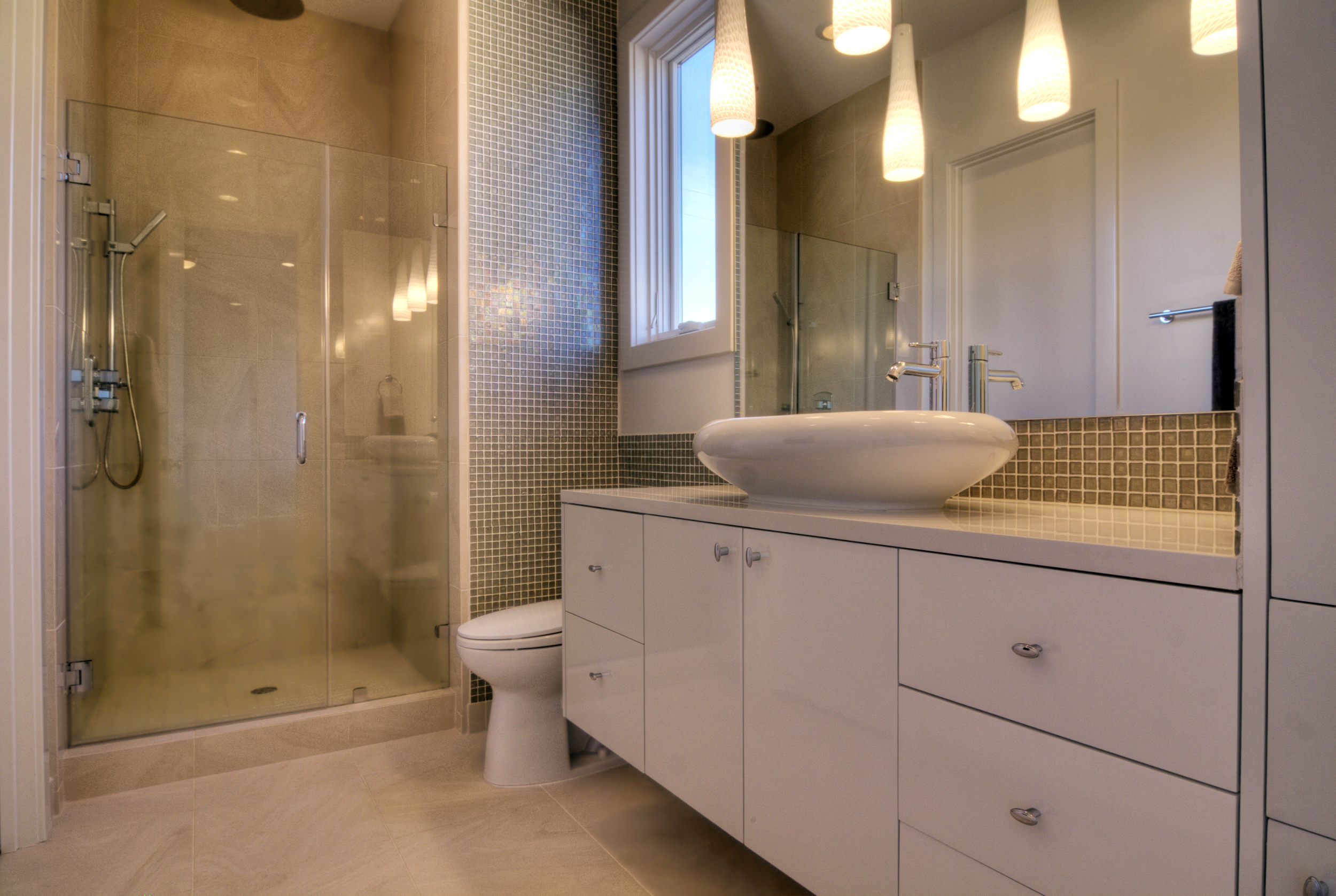 Chatham Lane - En Suite Bathroom for Back Right Bedroom.jpg