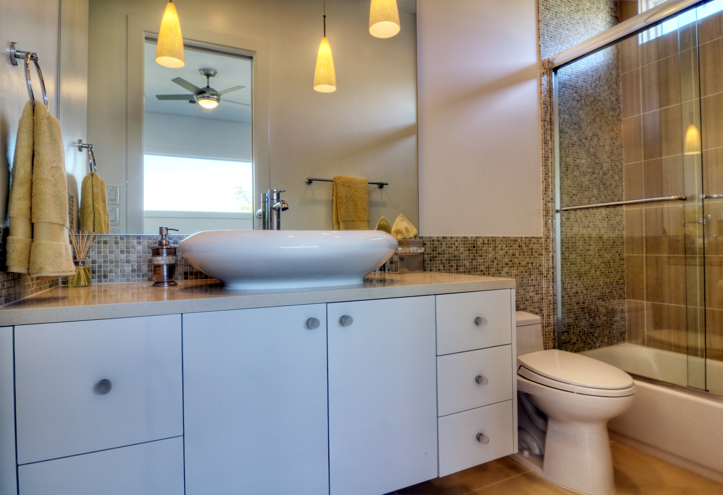 Chatham Lane - En Suite Bathroom for Front Right Bedroom.jpg