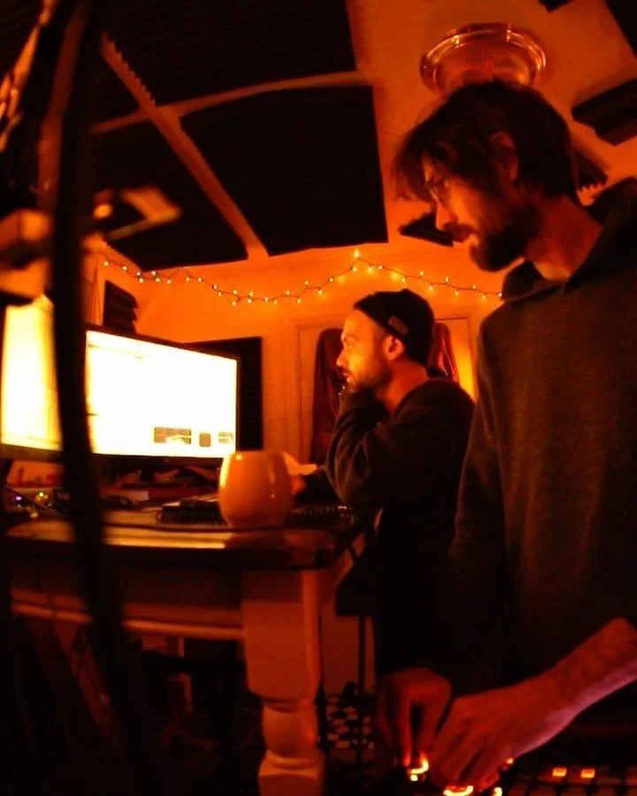 Making some library tunes w/ @gregallisonmusic 

Please consider us for all your History Channel/War Documentary/True Crime/Western segments. We are using train sounds lowkey in each of these.