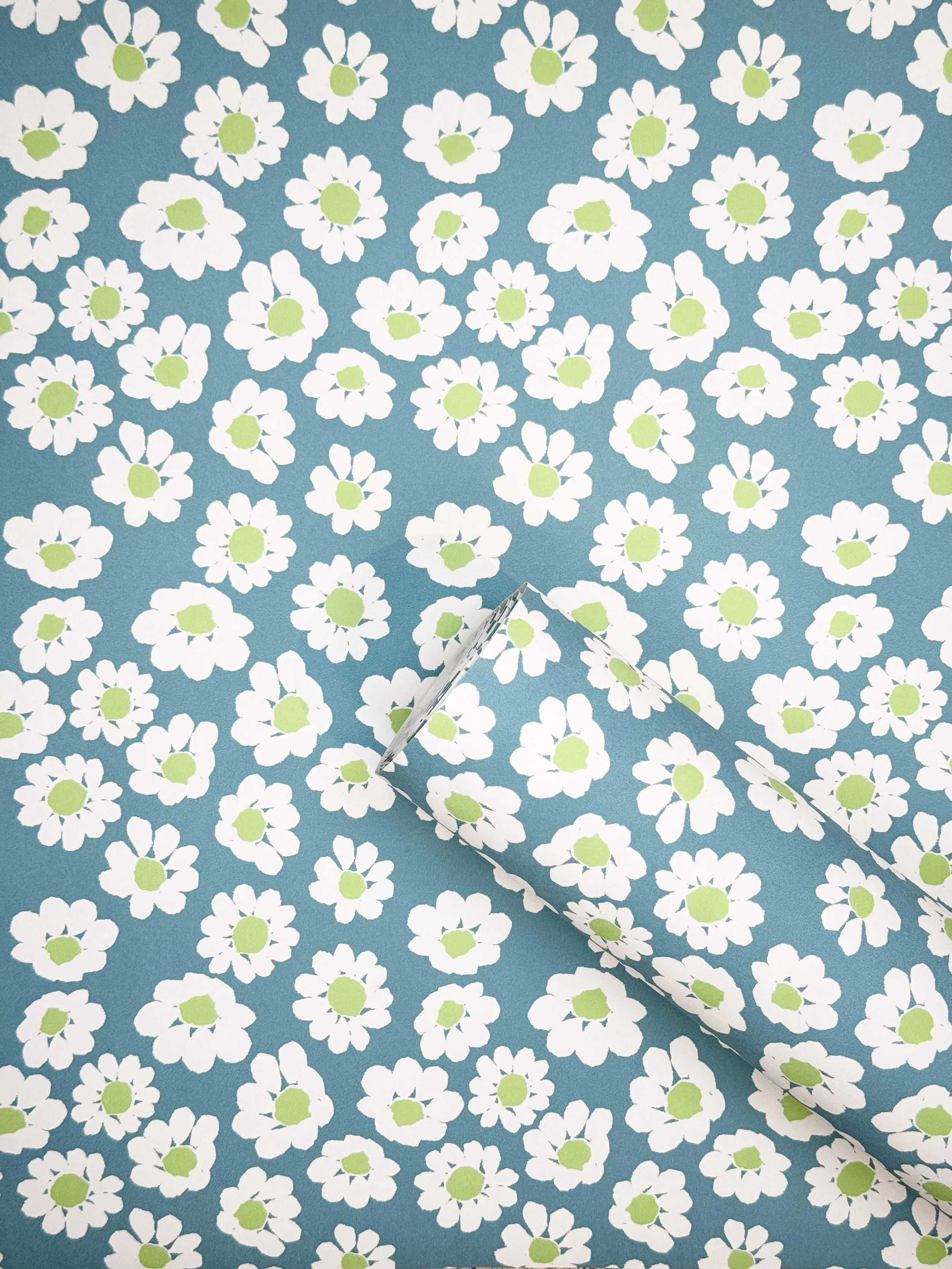 Daisy Wallpaper Sample