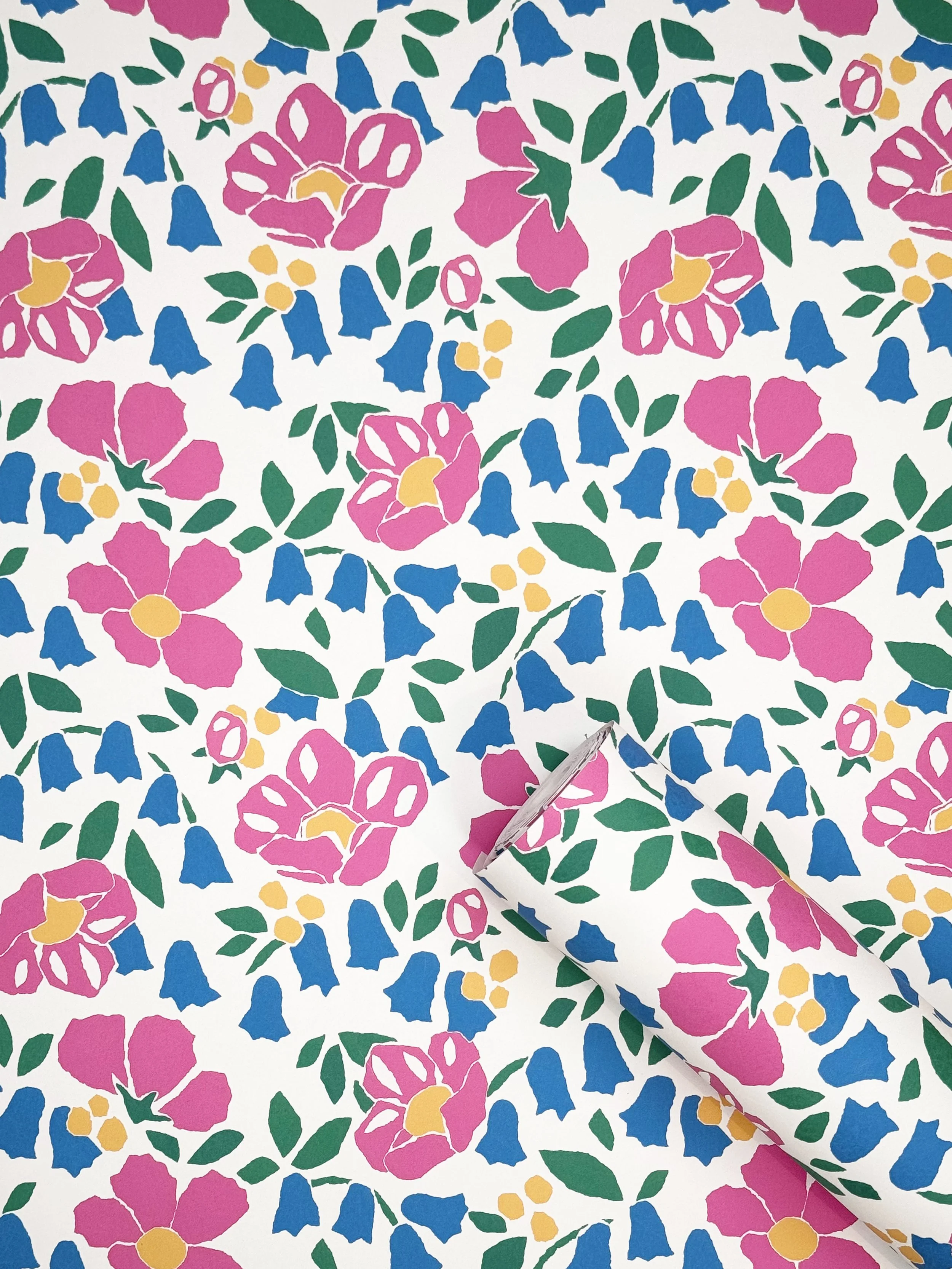 Edith's Garden Wallpaper Sample