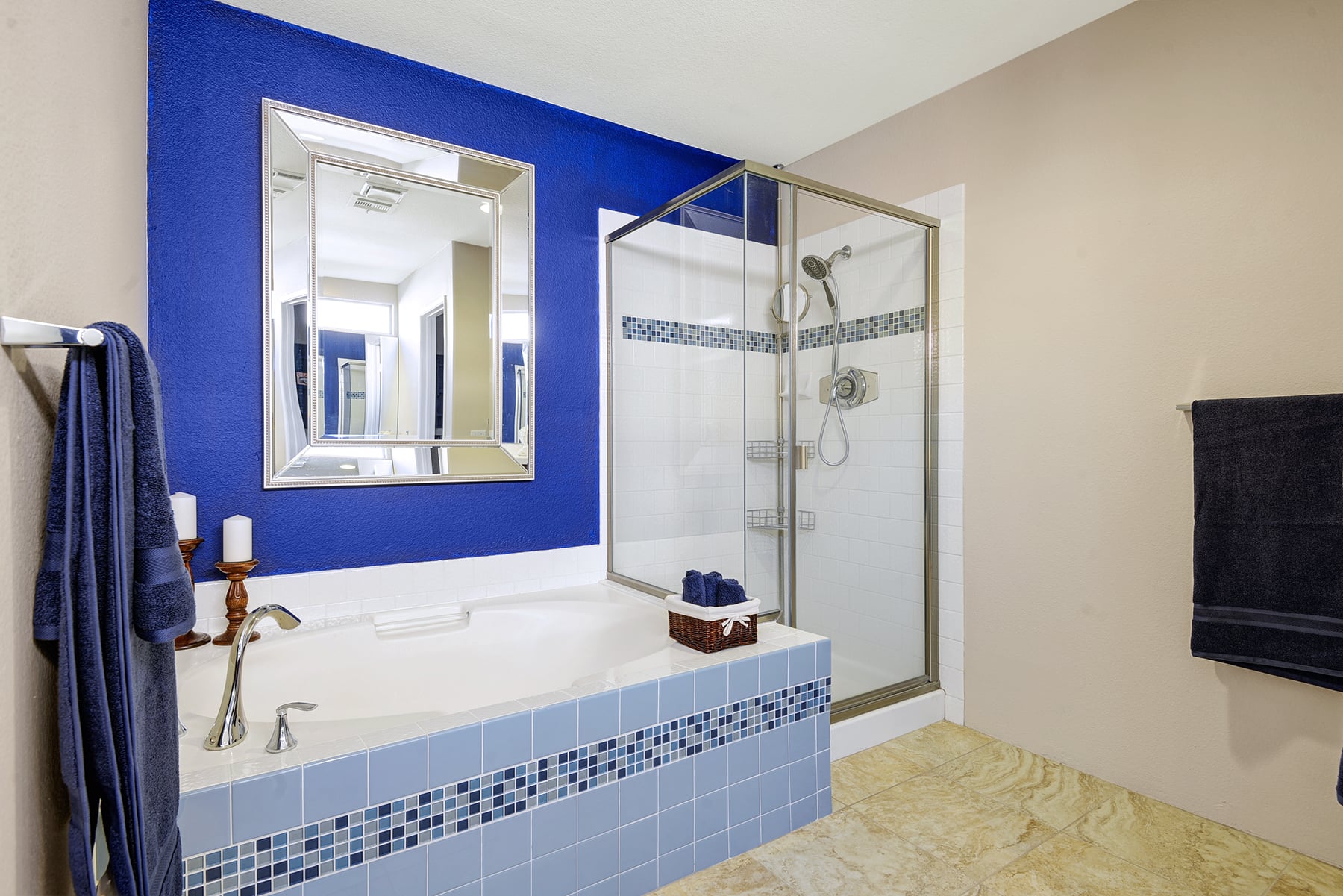MASTER BATHTUB AND SHOWER MLS.jpg