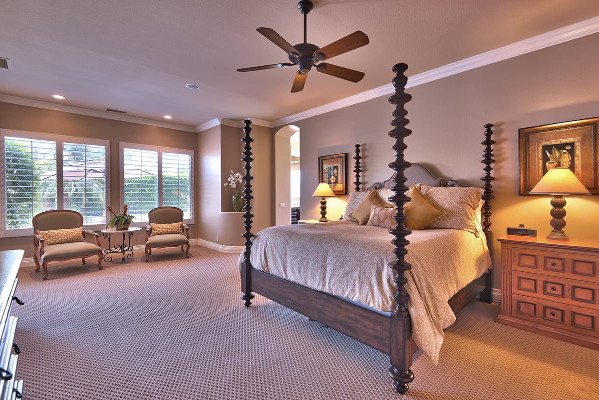 MASTER BEDROOM MLS.jpg