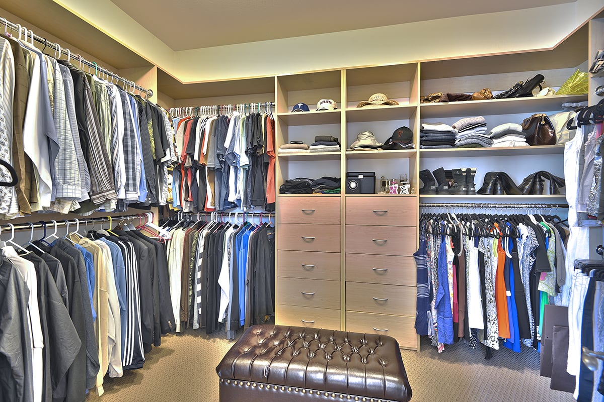 MASTER WALK IN CLOSET MLS.jpg