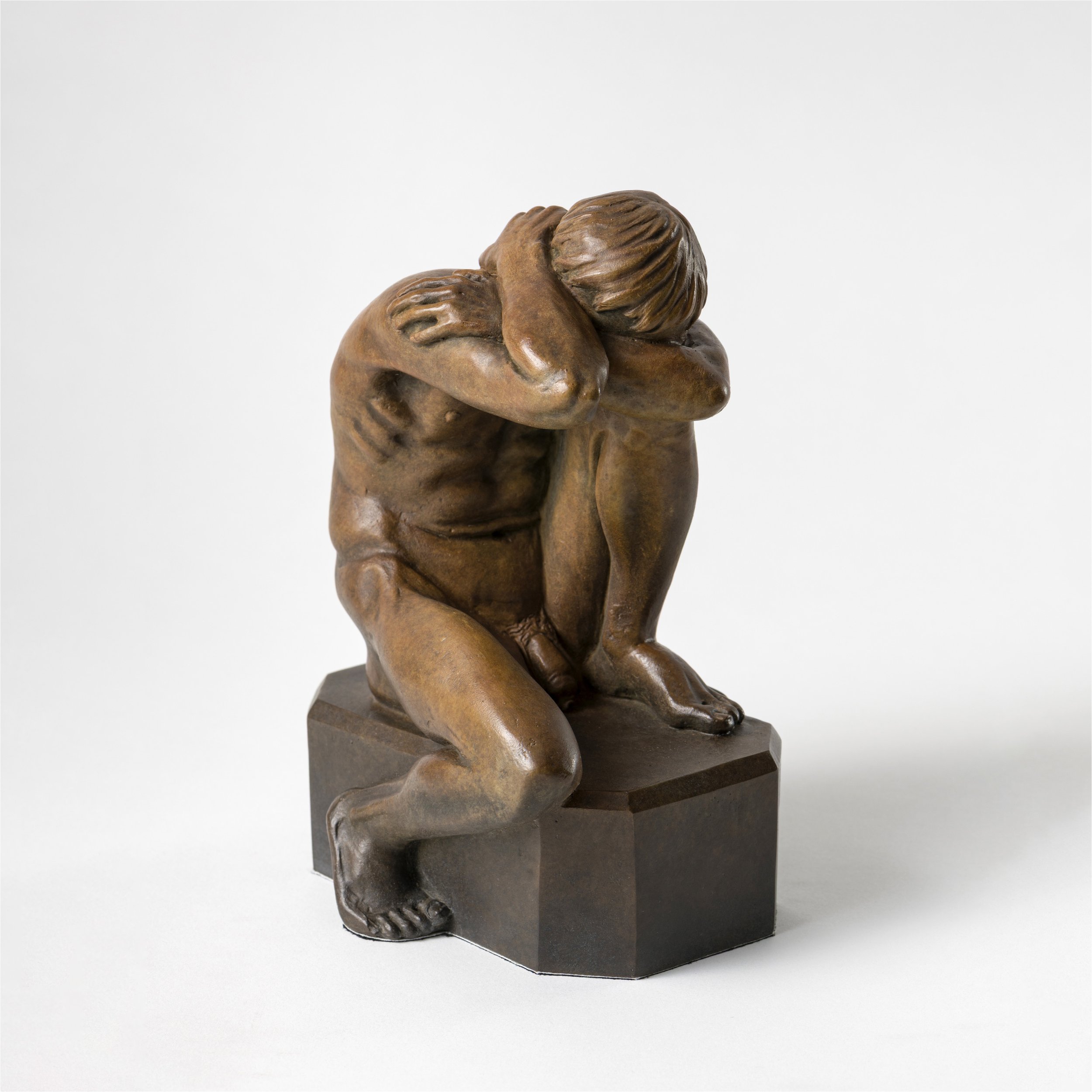 hm_2098e_sq_ian_rank_broadley_seated_figure_2025_bronze.jpg