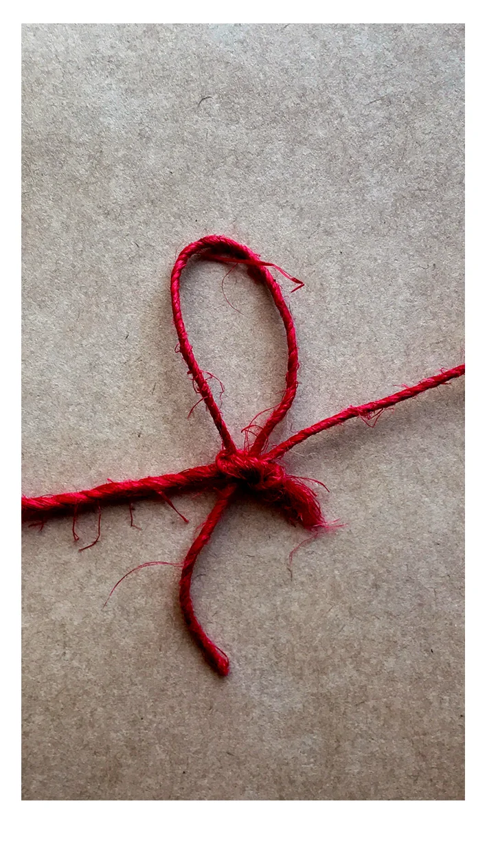 Red string in a bow, December 2017
