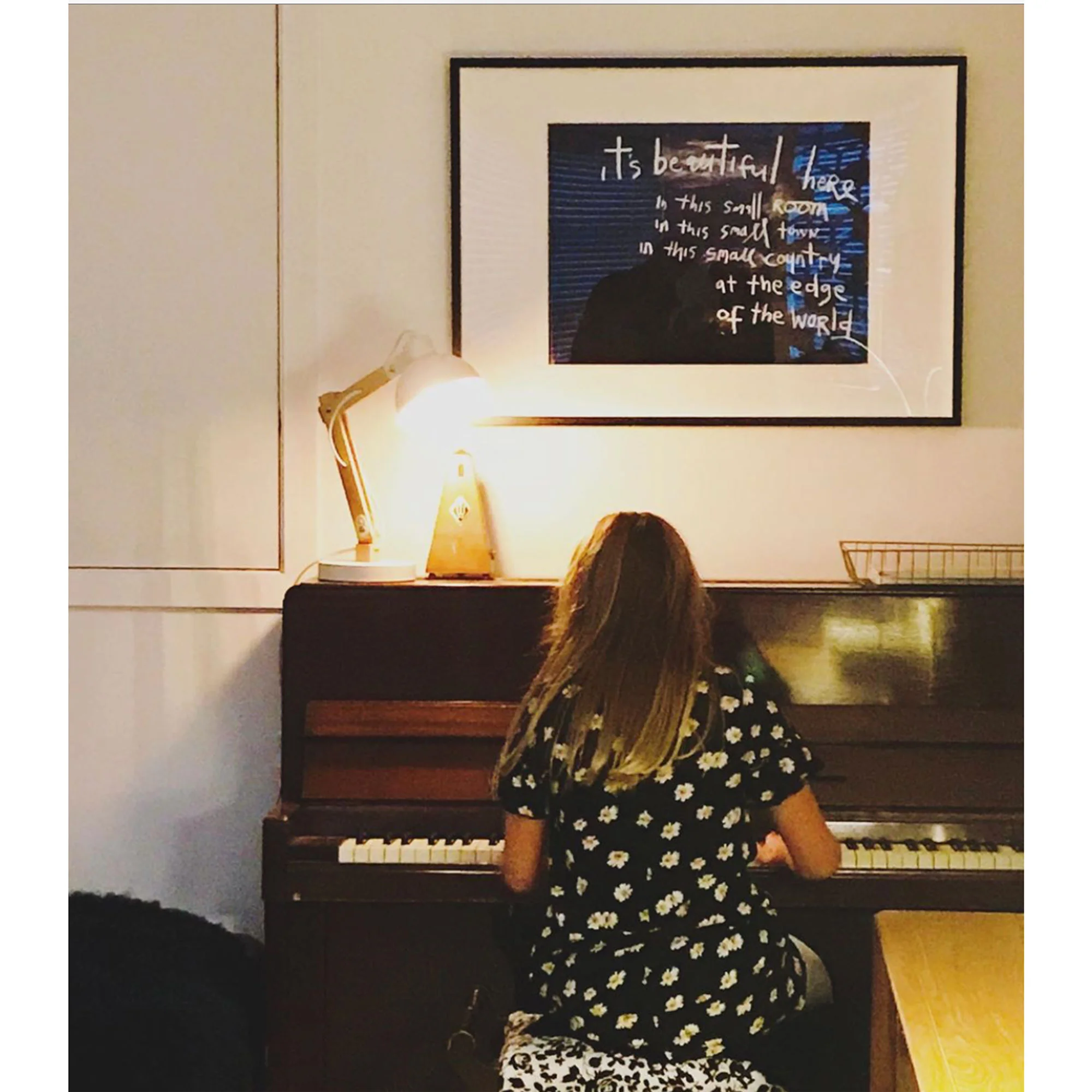   It’s beautiful here at the edge , [A1] , accompanying the music in this lovely photograph by @showmeshowroom.   