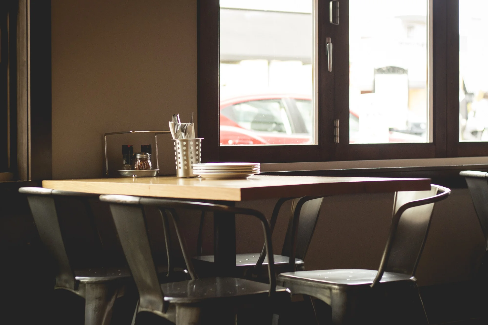 “Casual corner pizzeria”