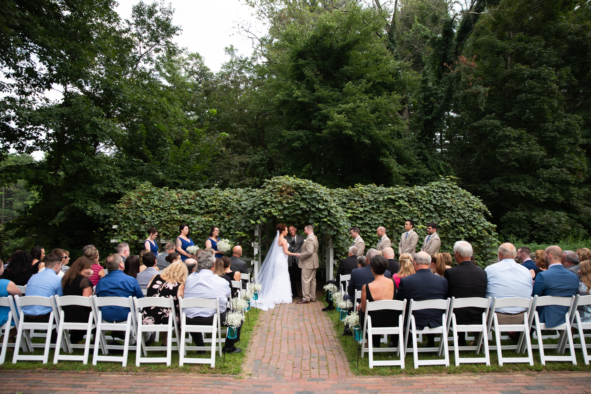 Old Sturbridge Village outdoor wedding photos in Sturbridge, MA photographer Kara Emily Krantz Photography.