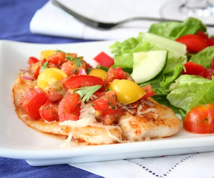 Sassy Appétit
Let&rsquo;s do lunch! Click here for the recipe.
via justwanttobehealthyandfit:

Chipotle Seared Tilapia with Homemade Pico De Gallo Low Carb and Gluten Free


Eat clean, join Sassy Nation
http://sassynation.tumblr.com
http://www.faceb…