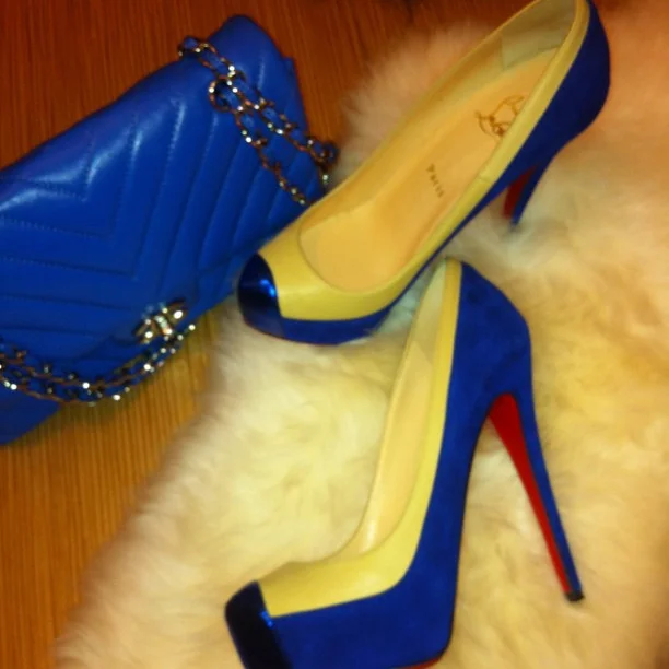 Sassy Style
Stay fab, join Sassy Nation
http://sassynation.tumblr.com
http://www.facebook.com/TheSassyNation
http://twitter.com/#!/SassyNation