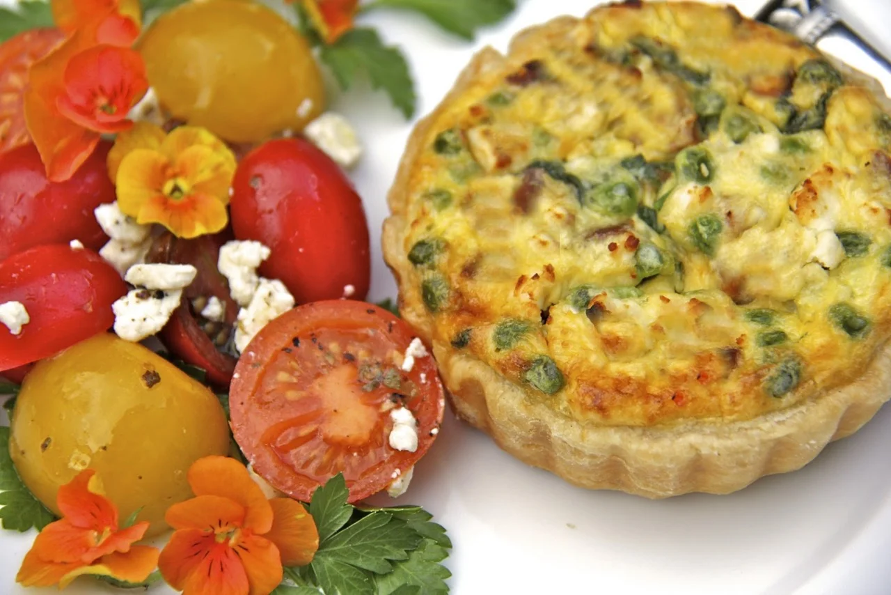 Sassy Appétit
Got MLK day off? Then you have time to recreate this pretty plate in the kitchen.
via prettybalanced:

Spinach Quiche with Salad

Serving up the sass daily, join Sassy Nation
http://sassynation.tumblr.com
http://www.facebook.com/TheSas…