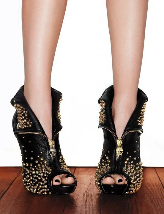Sassy Style
These bedazzled booties are putting stars in our eyes!
via pyramidprincess :
Photo by Jens Ingvarsson
Keep it sassy, join Sassy Nation
http://sassynation.tumblr.com
http://www.facebook.com/TheSassyNation
http://twitter.com/#!/SassyNation