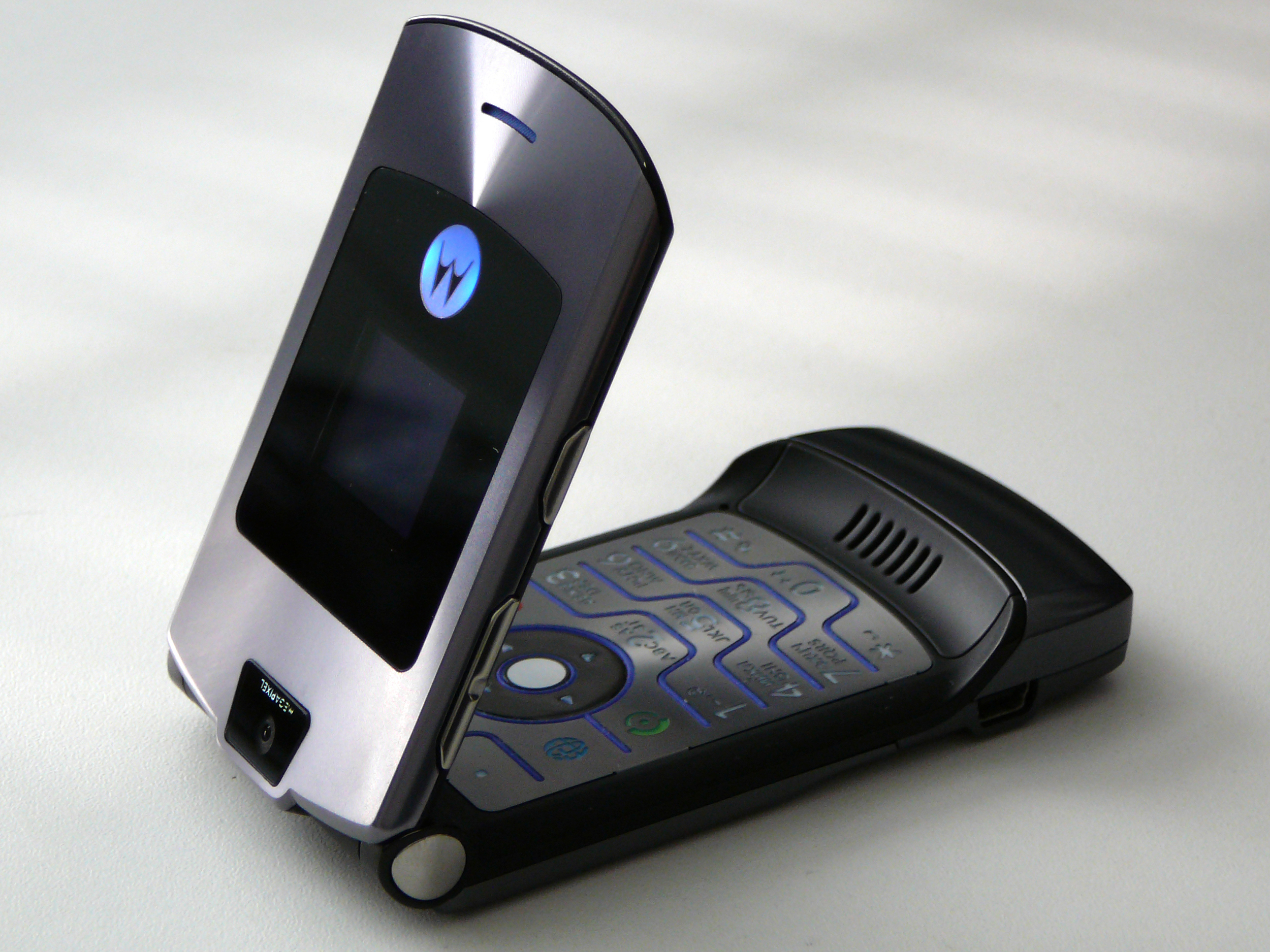 Motorola_RAZR_V3i_03.JPG