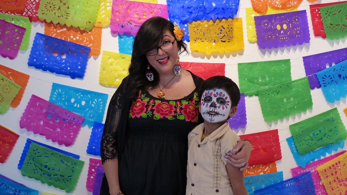 FACE PAINTING WITH NESSA / PINTURA DE CALAVERITA