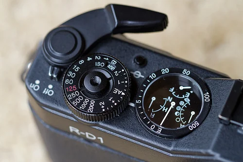 Epson R-D1 top panel controls. The lever is used to cock the shutter.