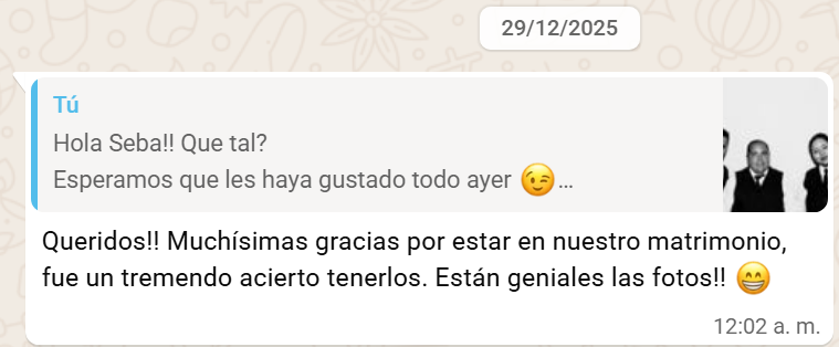 Un chat sobre un teléfono móvil con un mensaje de texto en un chat de conversación.