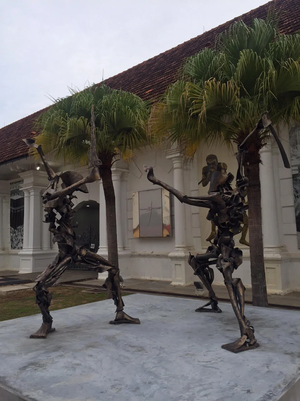 Scupltures engaged in Silat, a Malaysian martial arts, in front of the Pahang Art Museum.