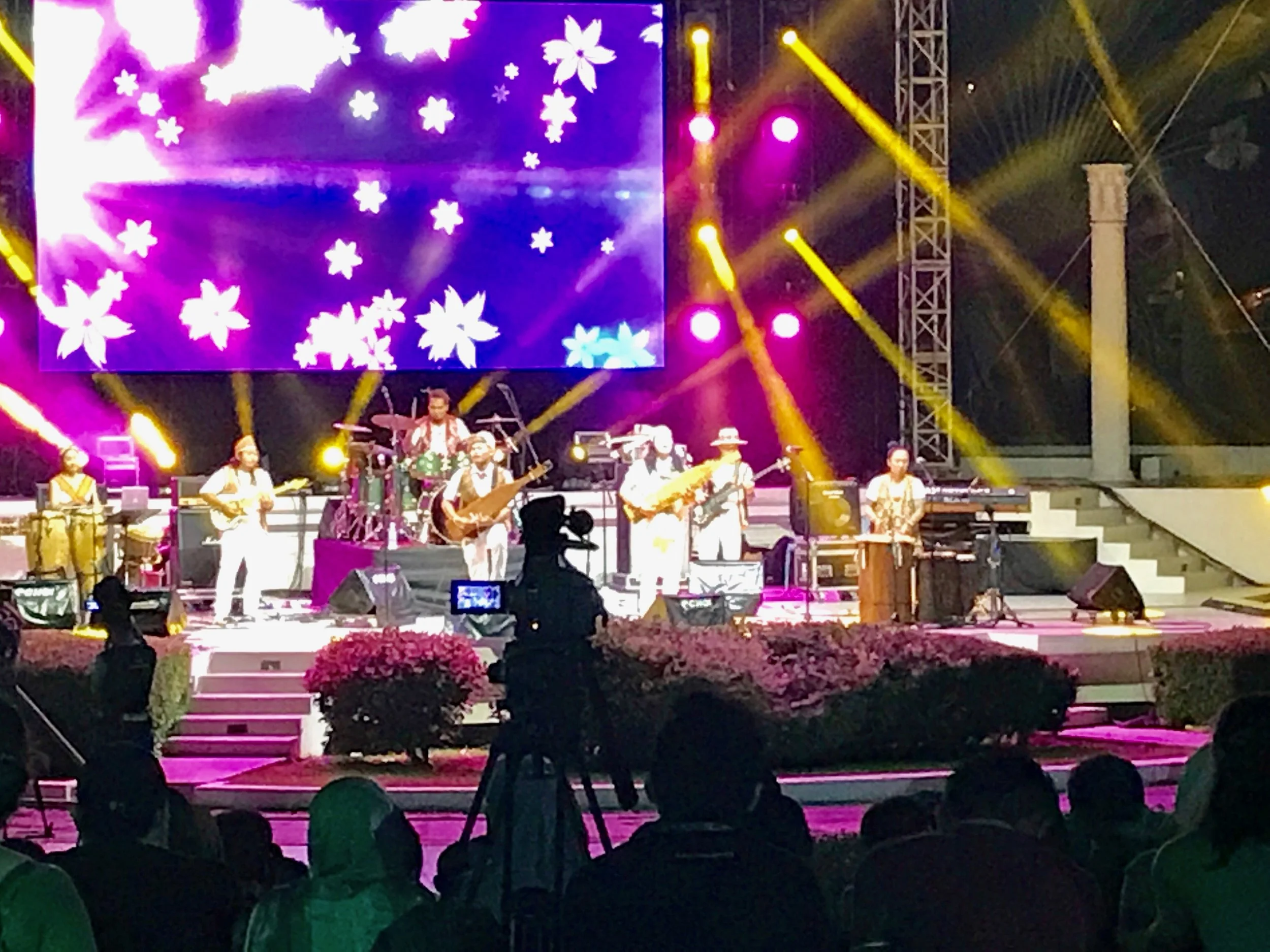 Sarawakian group, At Adau perform during the Sada Kamek concert