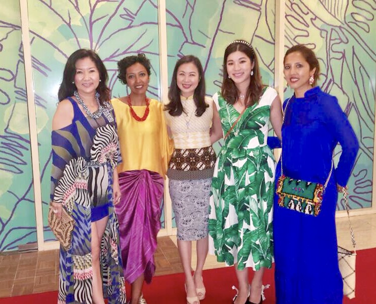 With some of the KL 50 creative influencers and Kuching personalities at the Theatre of Clothes fashion gala event! My colourful handbag is by Souk Stroll !