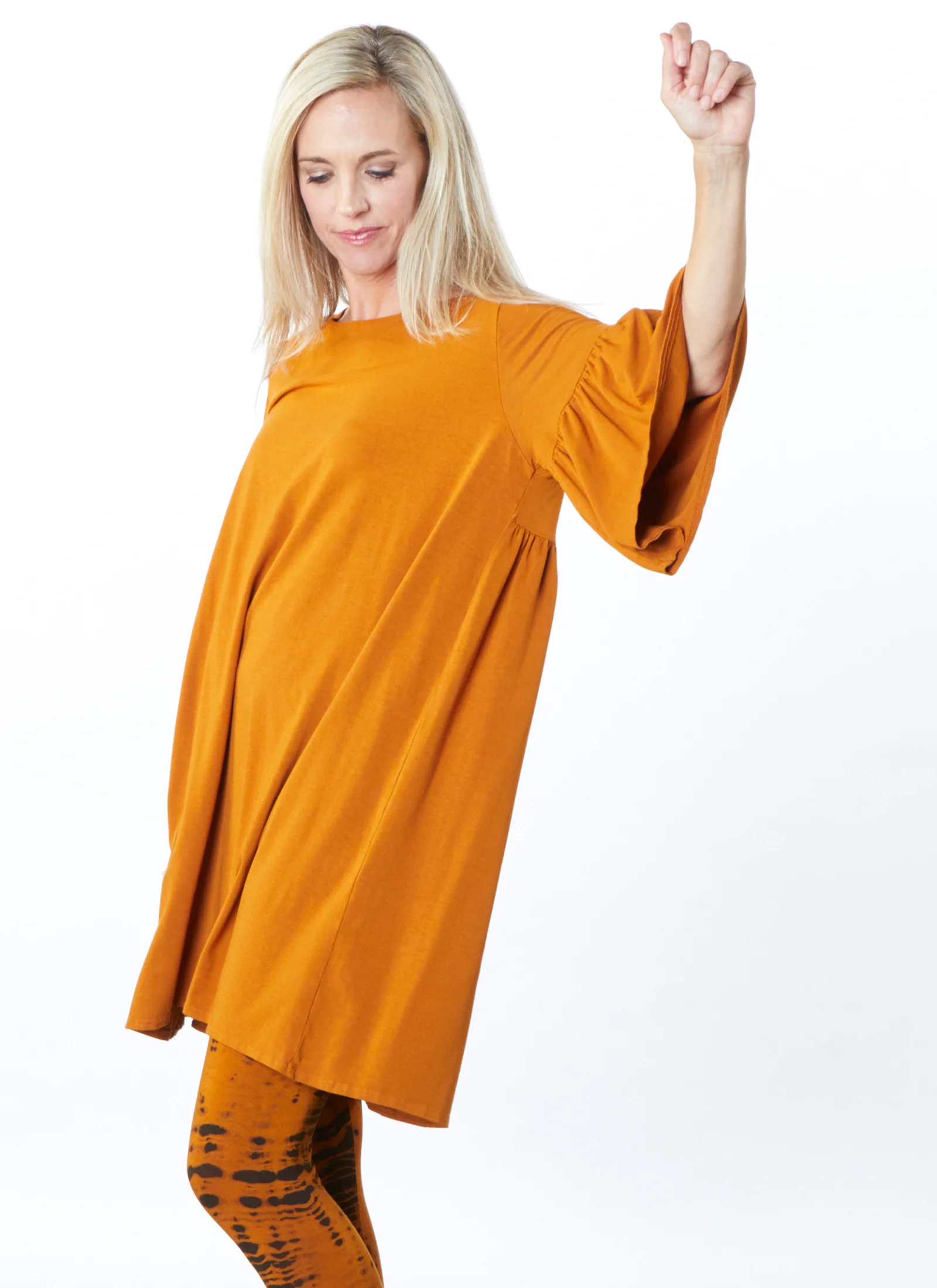 Rivera Tunic in Uni Bamboo Cotton, Capri Legging in Uni Aguilos Viscose Jersey