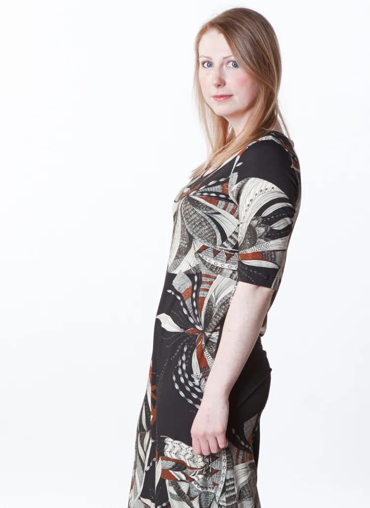S/S Bobbi Dress in Black/Ivory Ready for Lisbon Print Jersey