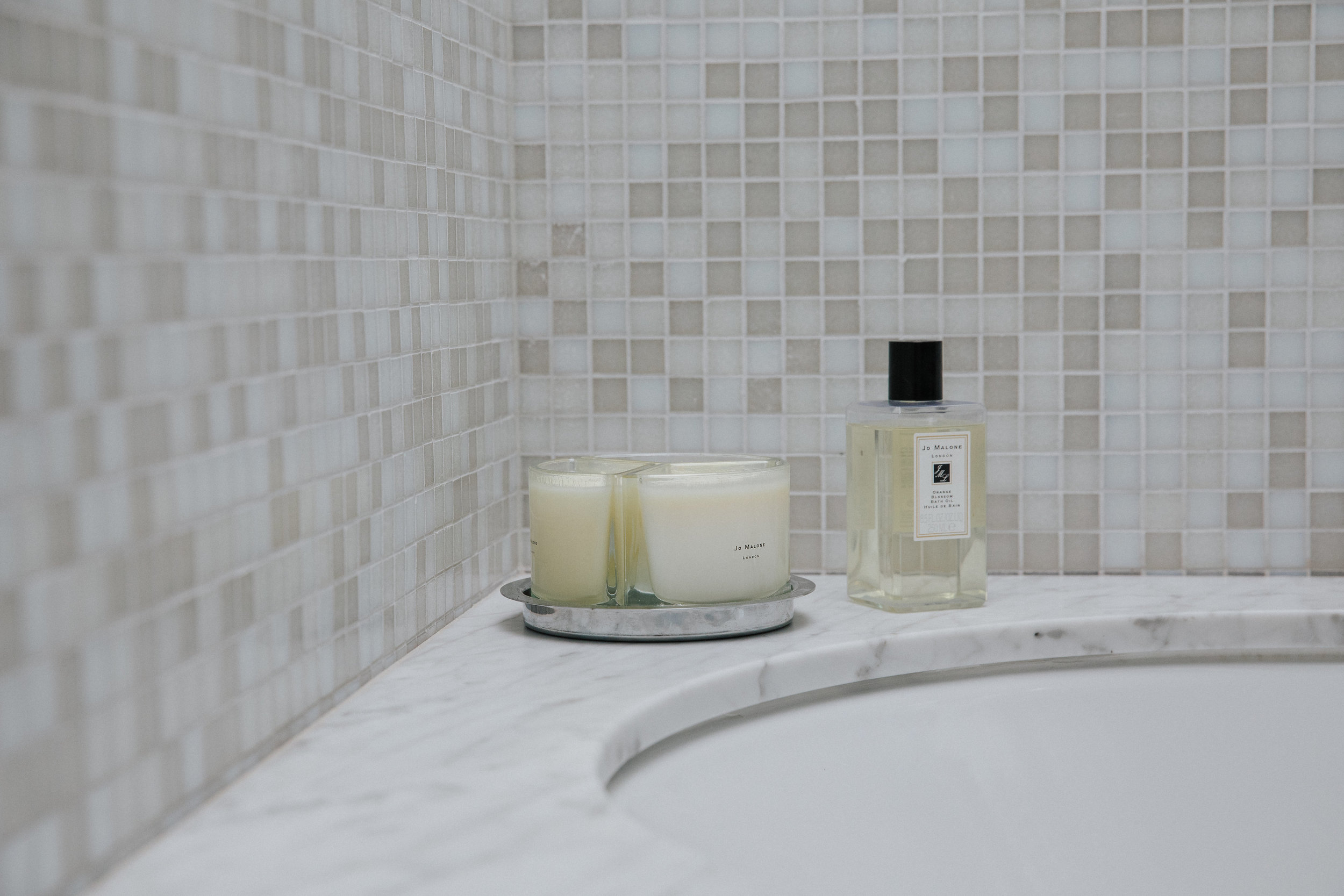 Modern white tile bathroom 