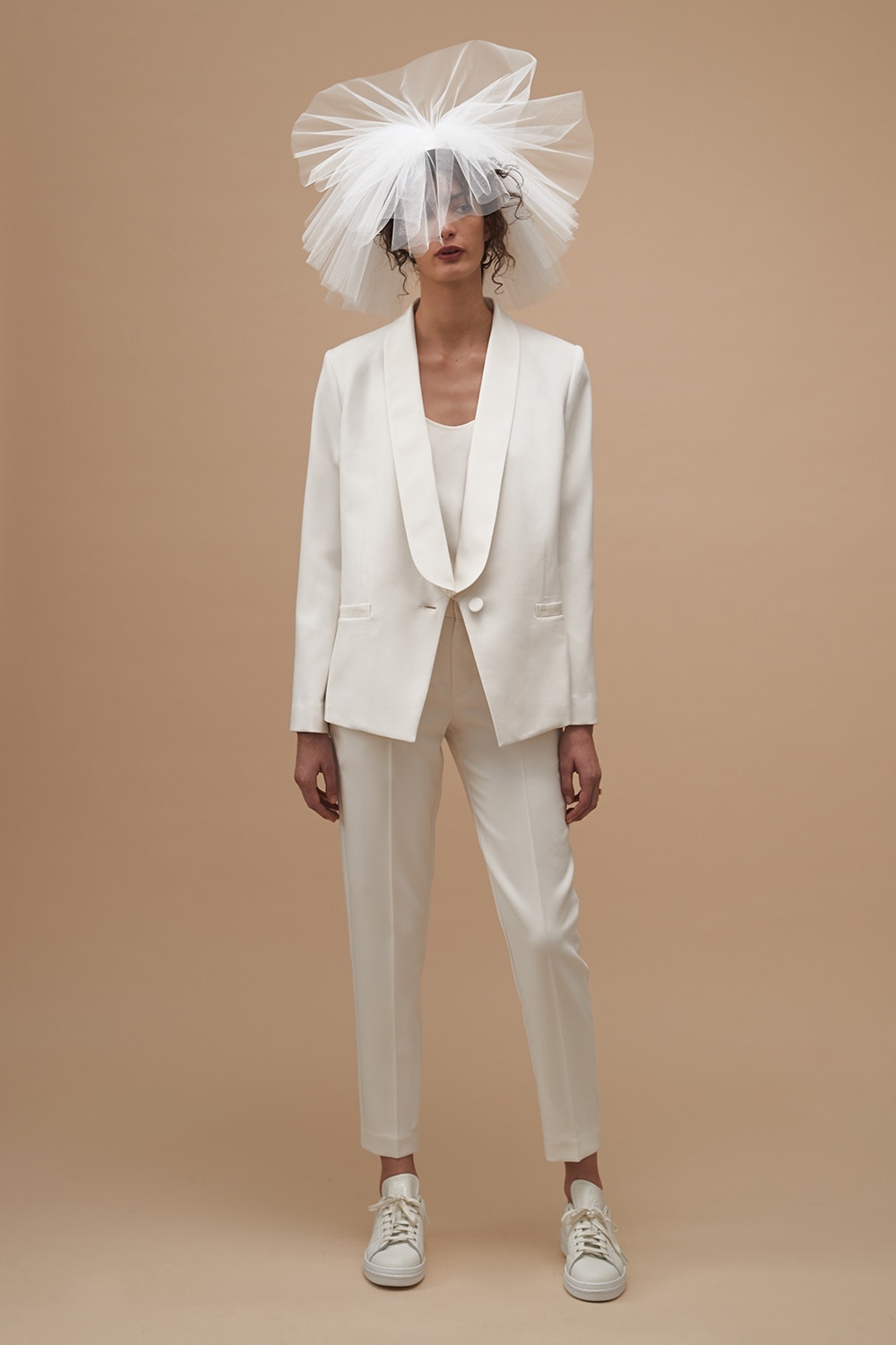 suit-cape-kwas03-ivory-front-0121667001565576284_1565576204.jpg