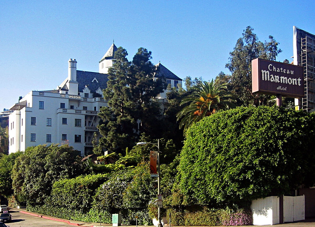 1200px-ChateauMarmont_01.jpg