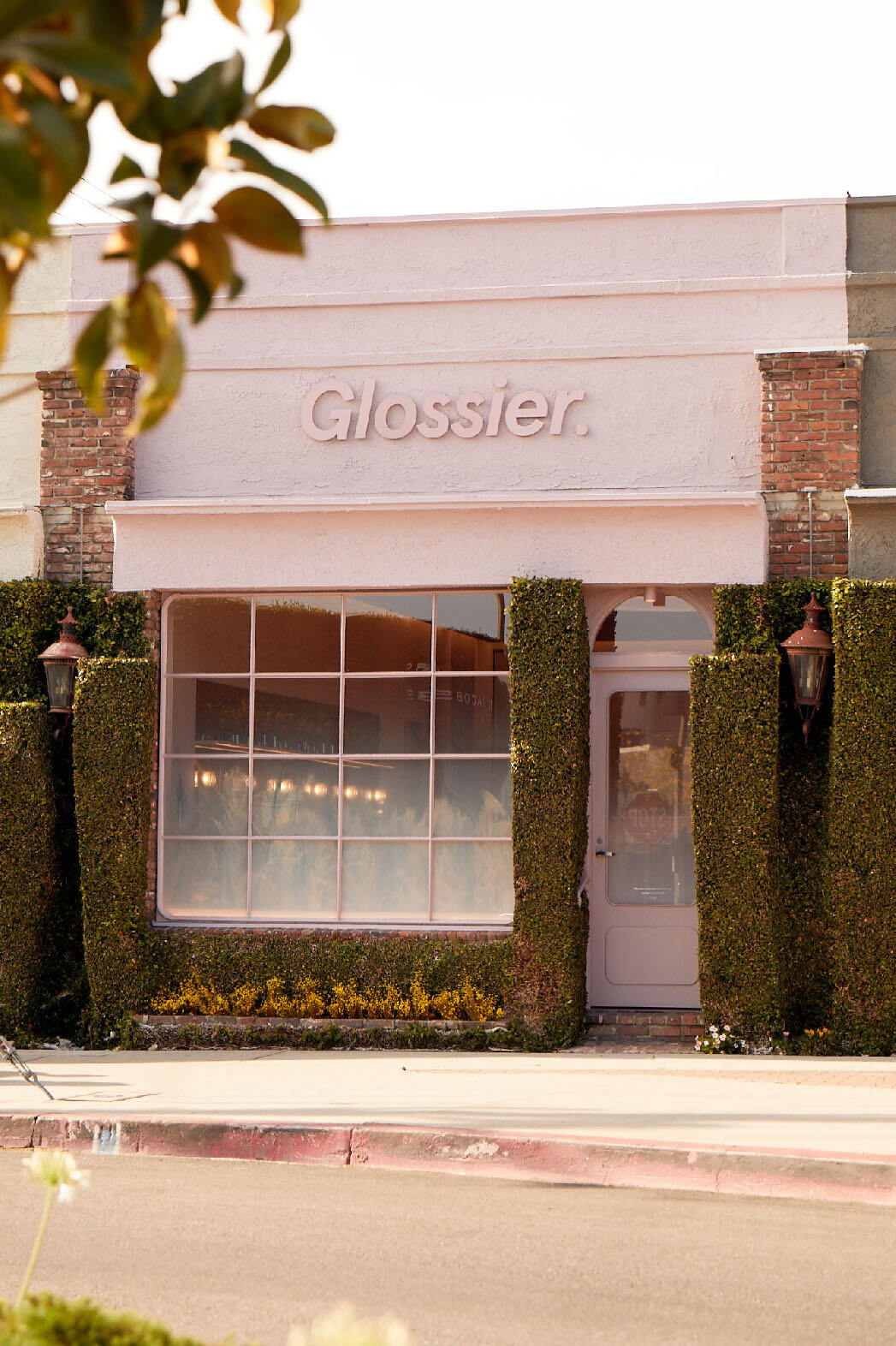 glossier-la_exterior_copy_-_p_2018.jpg