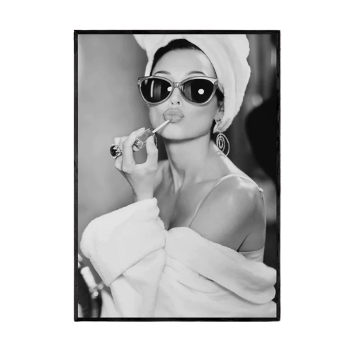 Audrey-Hepburn-1940s-Gelato-1669433481-removebg-preview.png