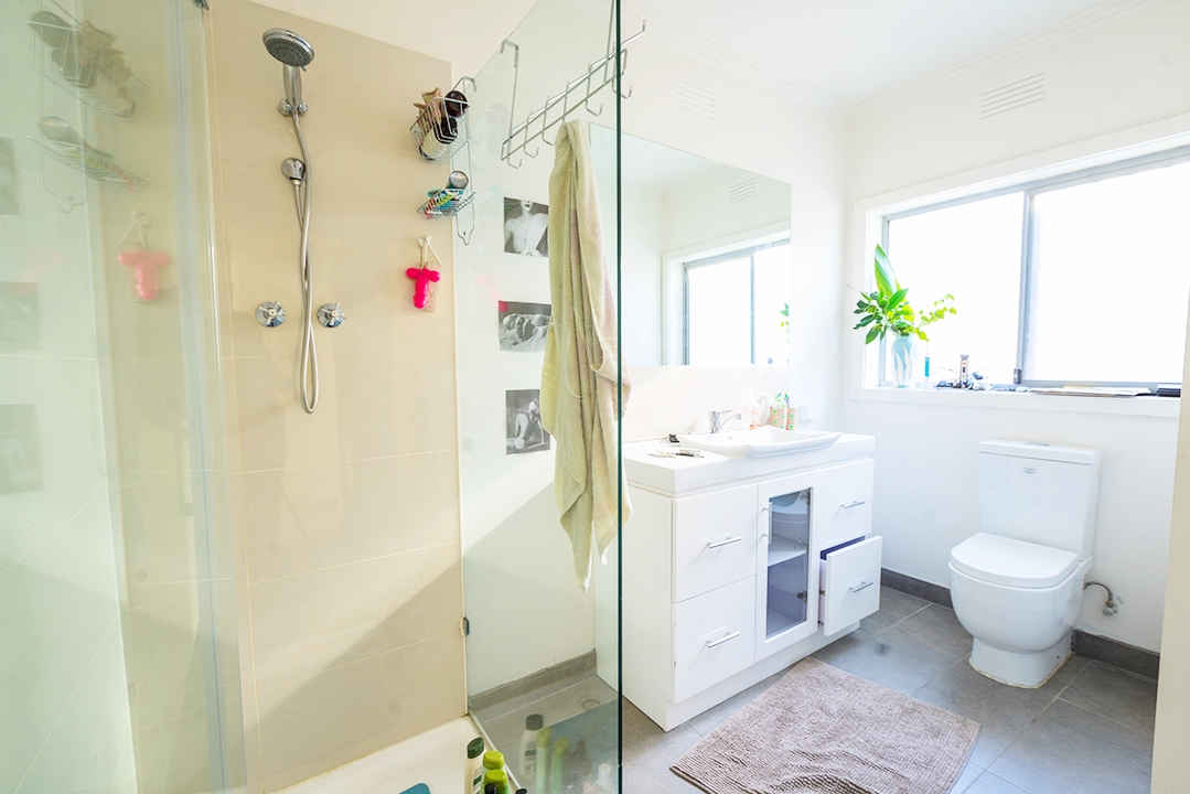  2 showers, 2 toilets and 2 basins 