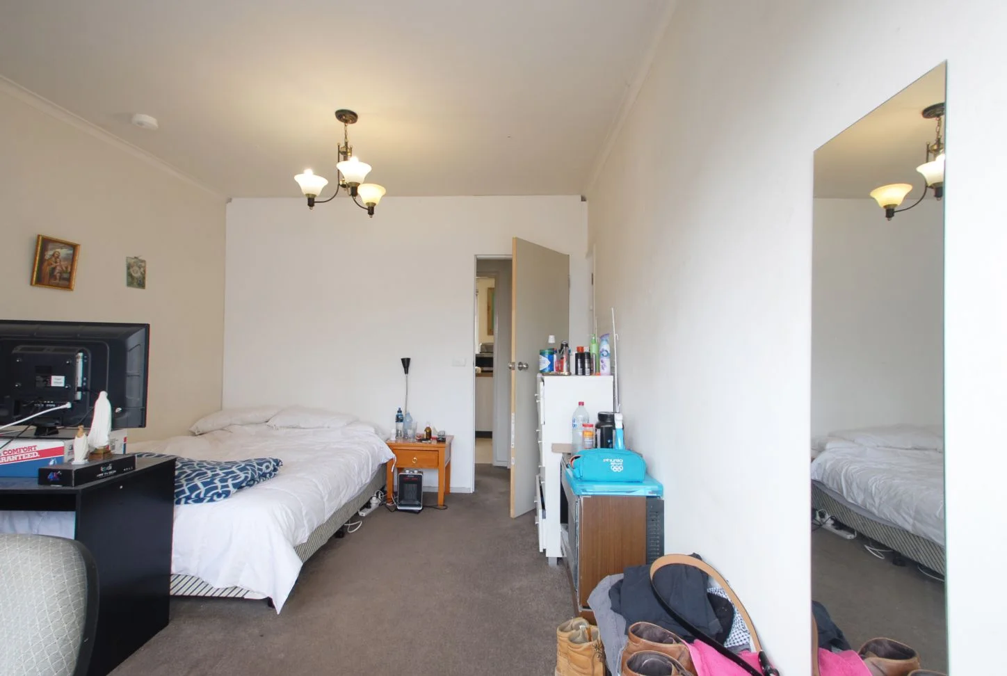 ROOM 1051 MAIN.jpg