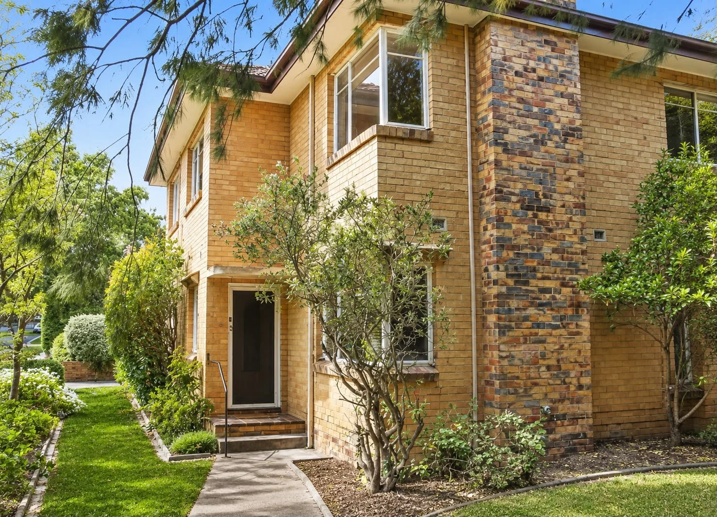 166 Gleneira Rd, Elsternwick (4Beds)
