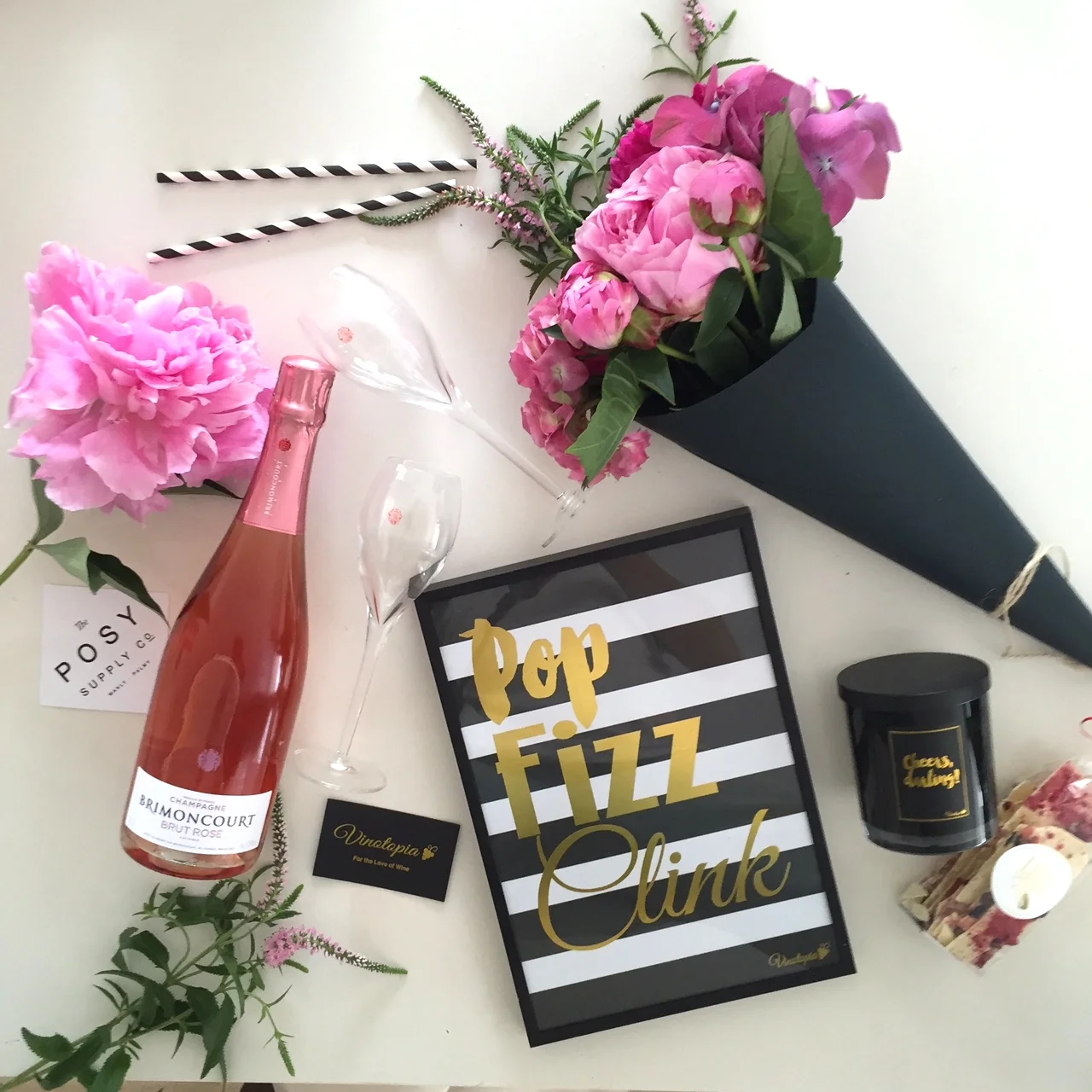 ROSÉ BUBBLES & BLOOMS GIFT PACK