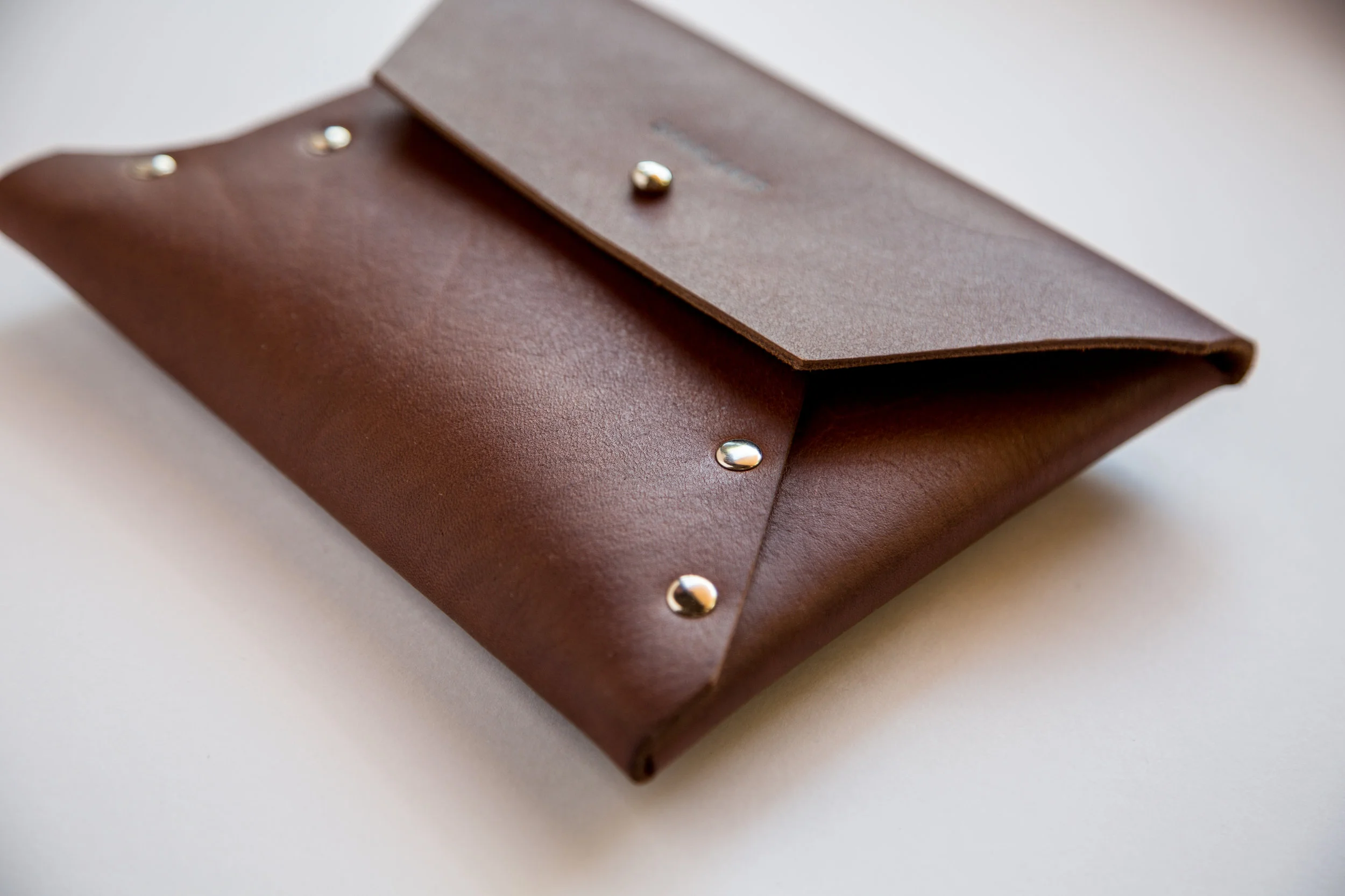 CLASSIC ENVELOPE CLUTCH