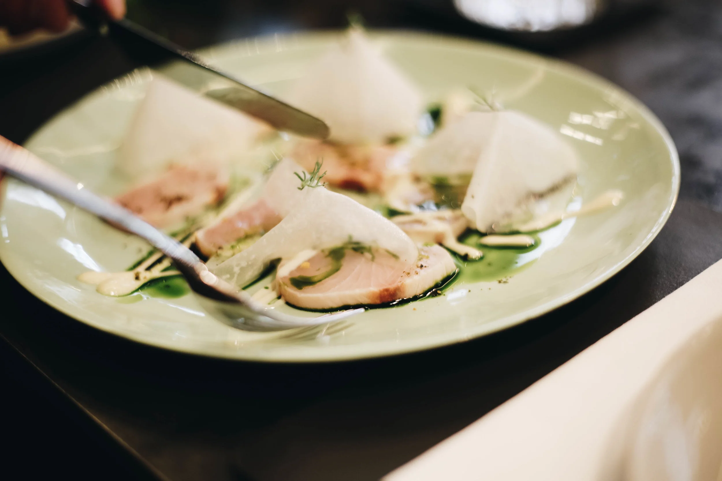 Tataki kingfish with dill and vermouth dressing
