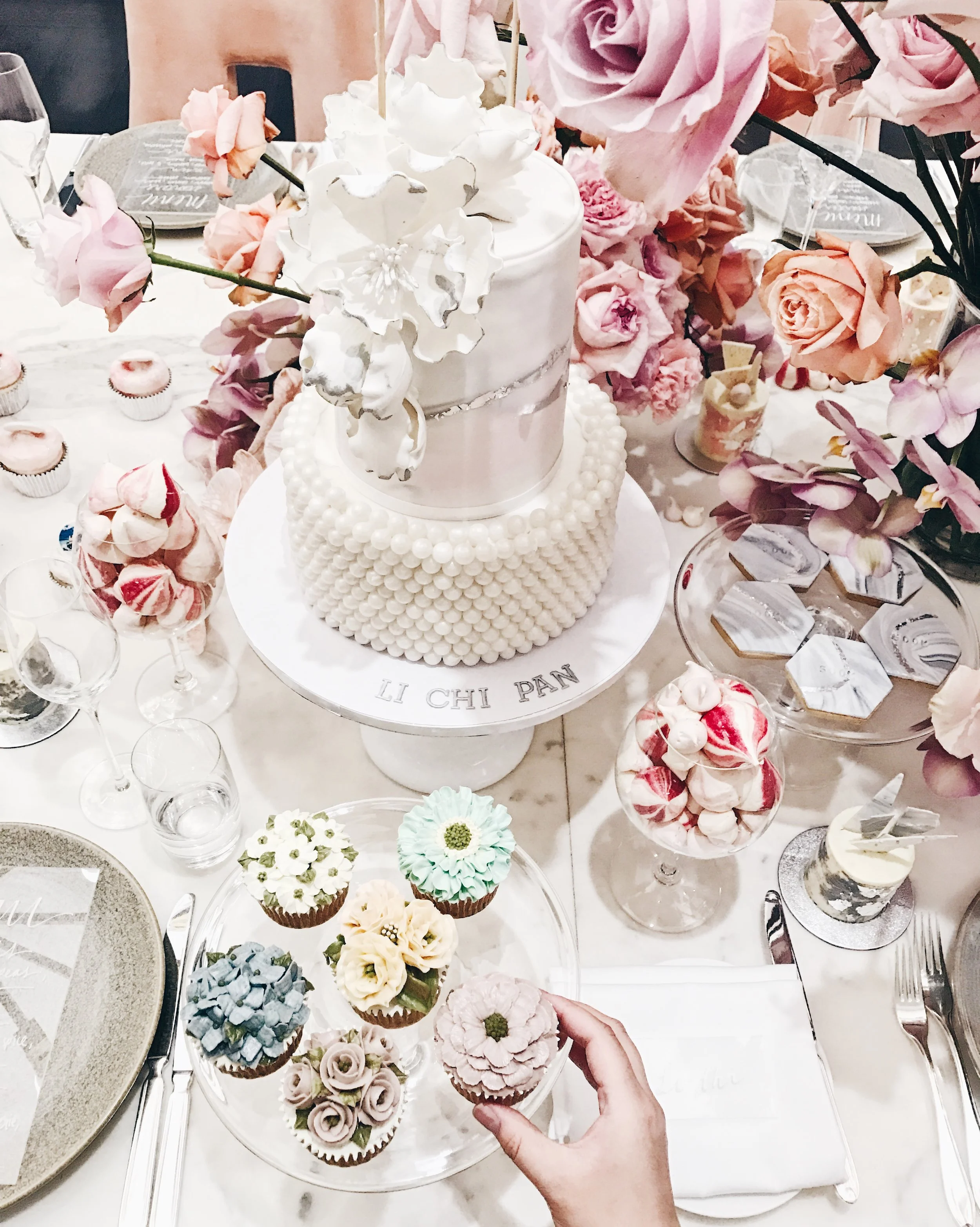 @bv_sydney / @dulcetcakessweets / @incredibleflowercakes