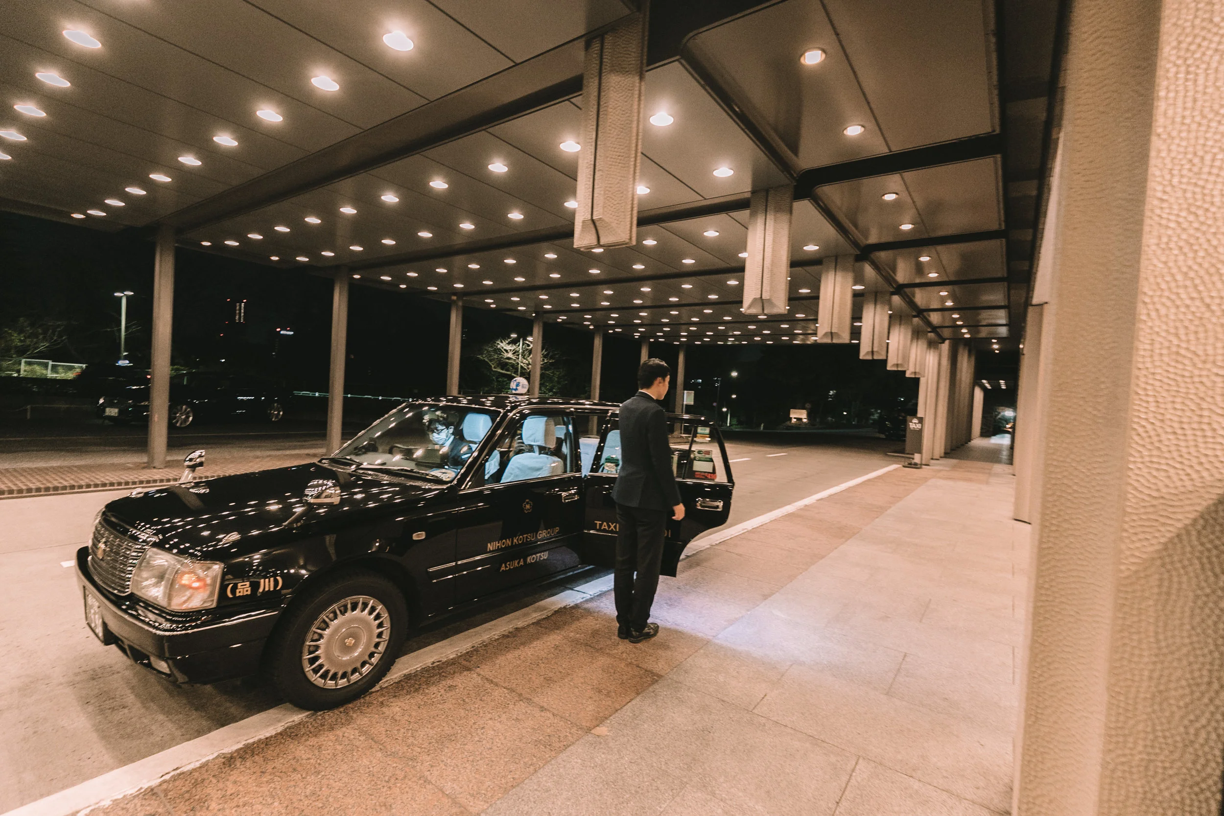 Catching a cab at 5.30am to get the Shinkansen to Kyoto