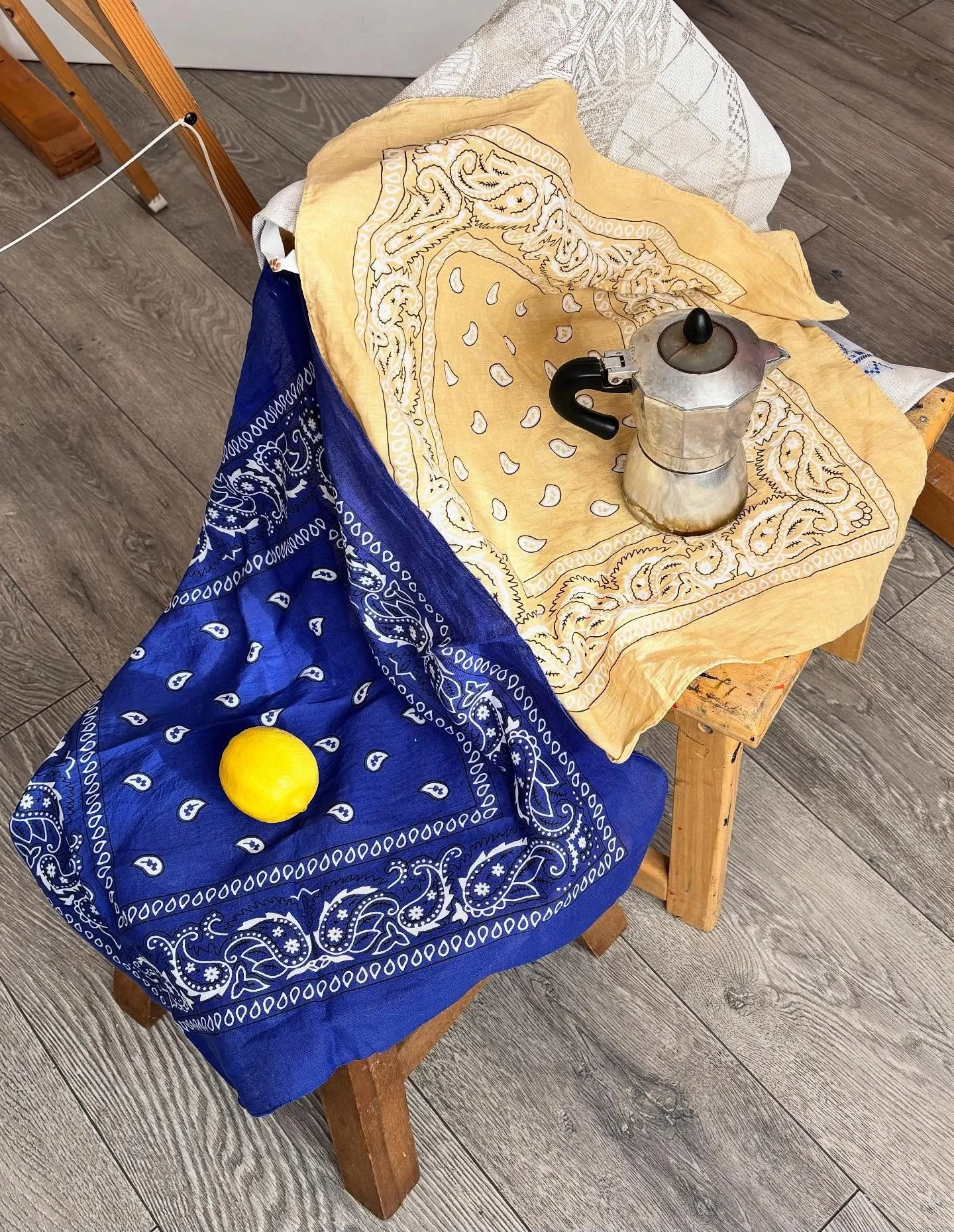 Today&rsquo;s  simple still life for students who only start working with colour. 

#stilllife #gouache #watercolours #woking #guildford #surreyarts #learntopaint #surreycreatives #artclassesuk #paintingforadults