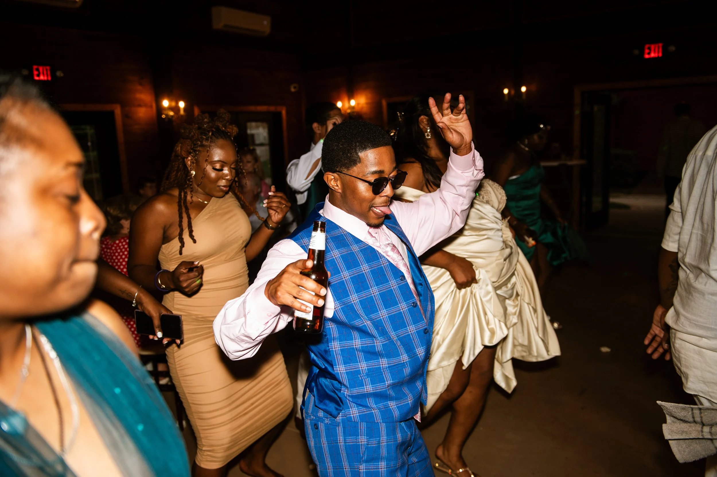 Mixing Old and New: Blending Generations on the Dance Floor for Weddings