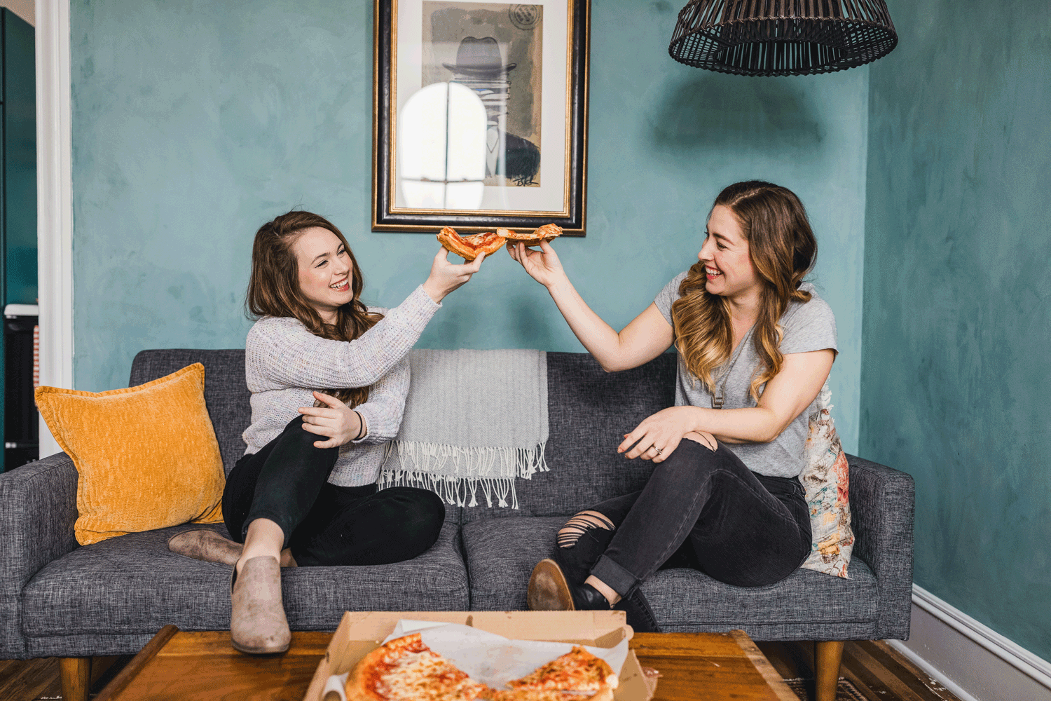 Pizza-Couch-GIF-small.gif